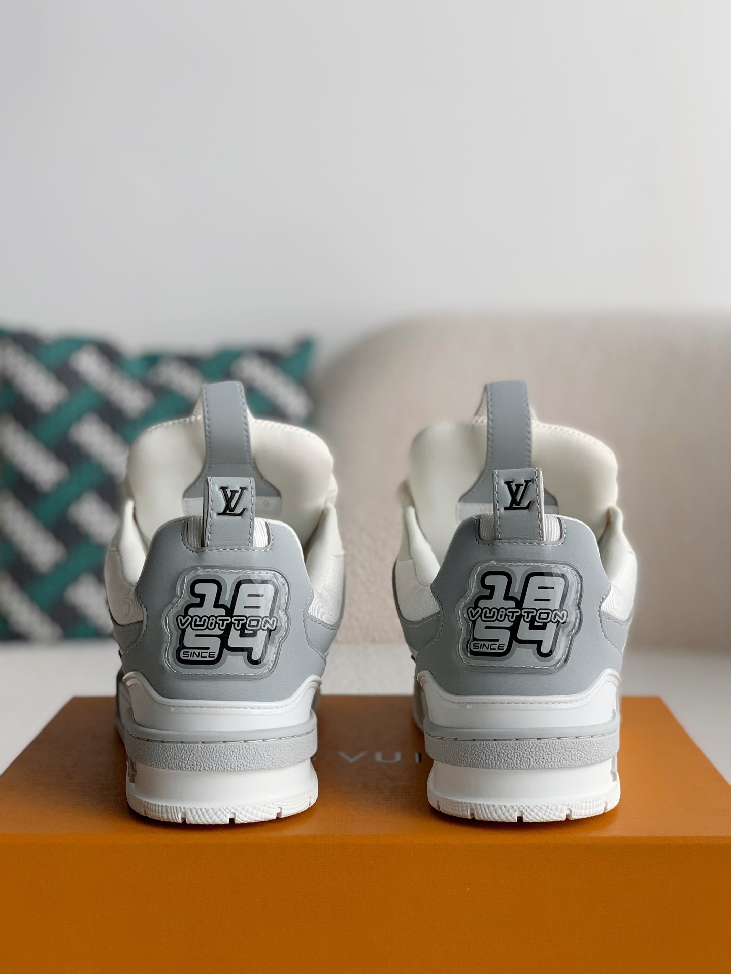 「#1803」LOUIS VUITTON SKATE SNEAKERS - Image 3