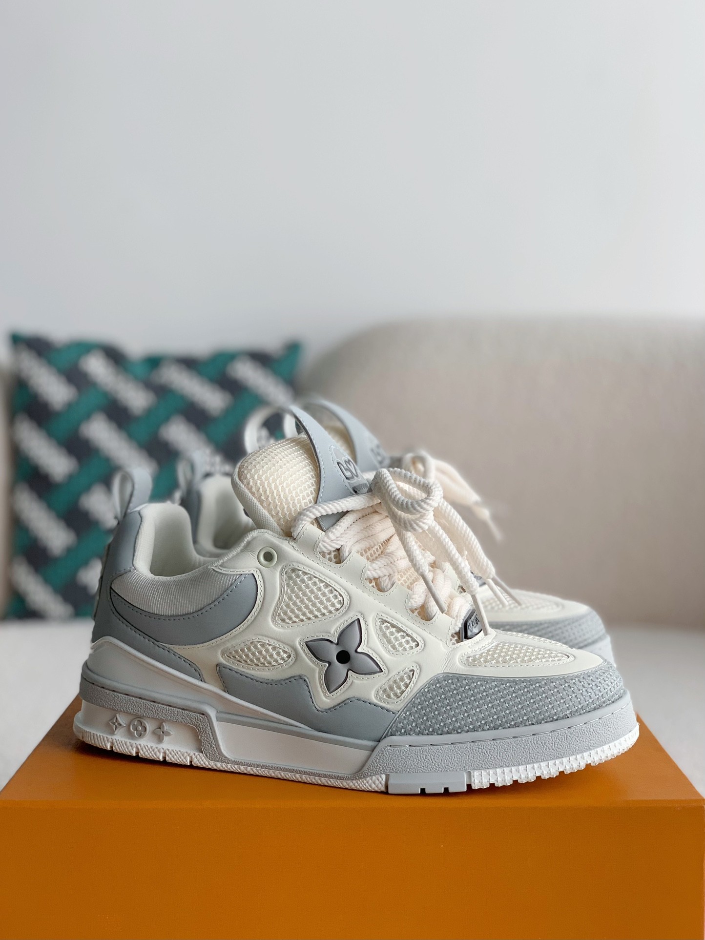 「#1803」LOUIS VUITTON SKATE SNEAKERS - Image 2