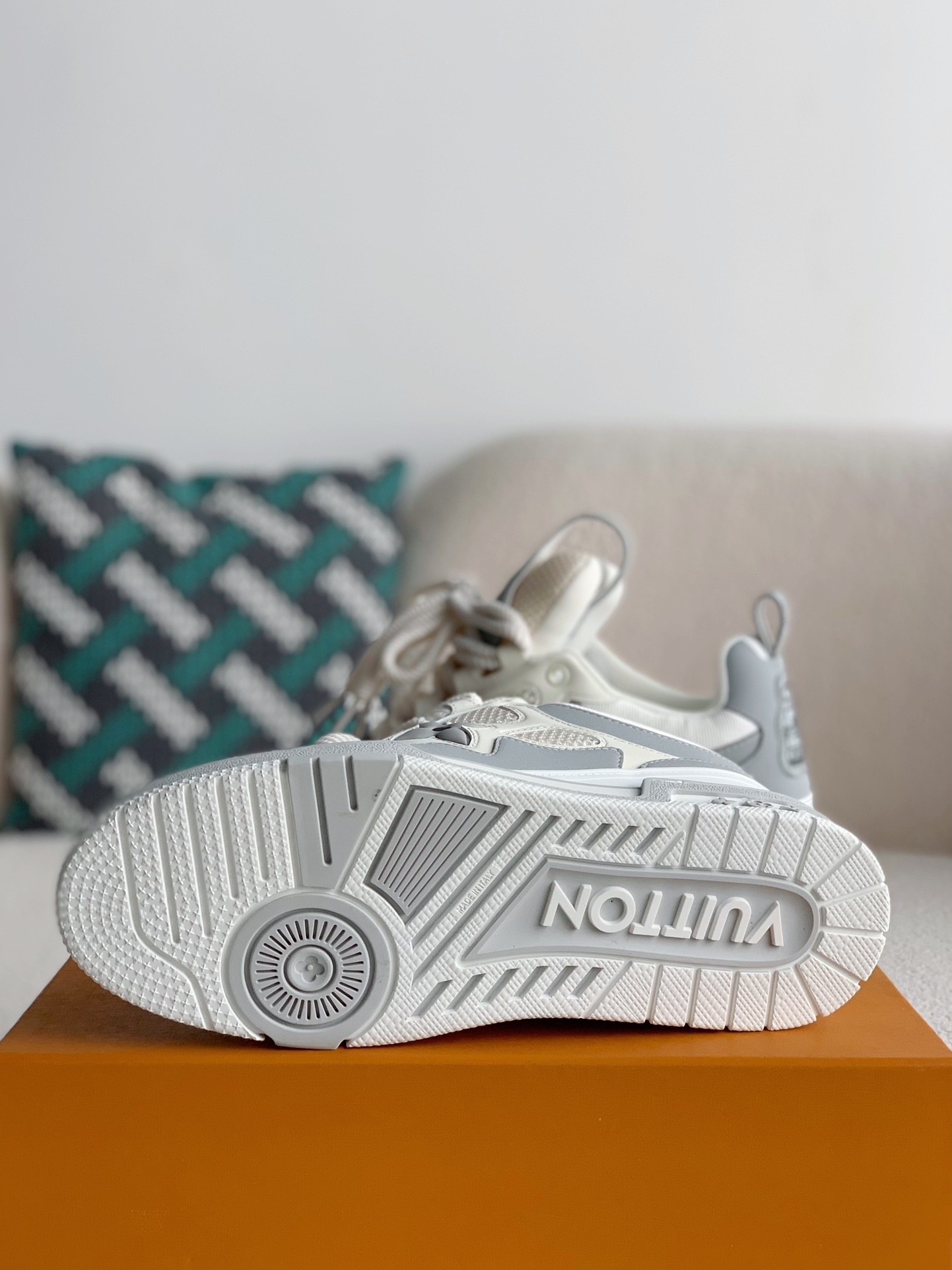 「#1803」LOUIS VUITTON SKATE SNEAKERS - Image 5