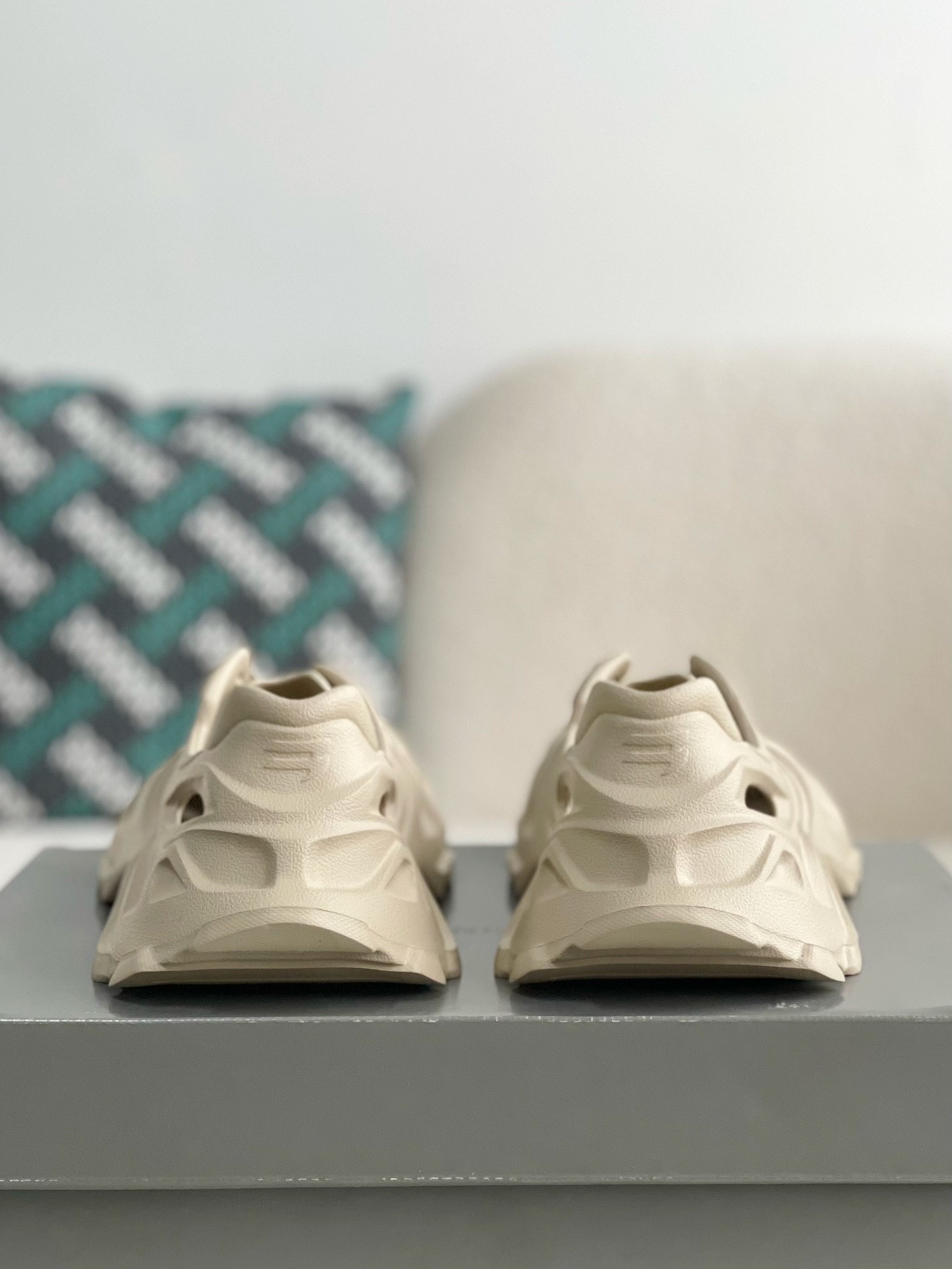 「#288」Balenciaga rubber sneakers - Image 3