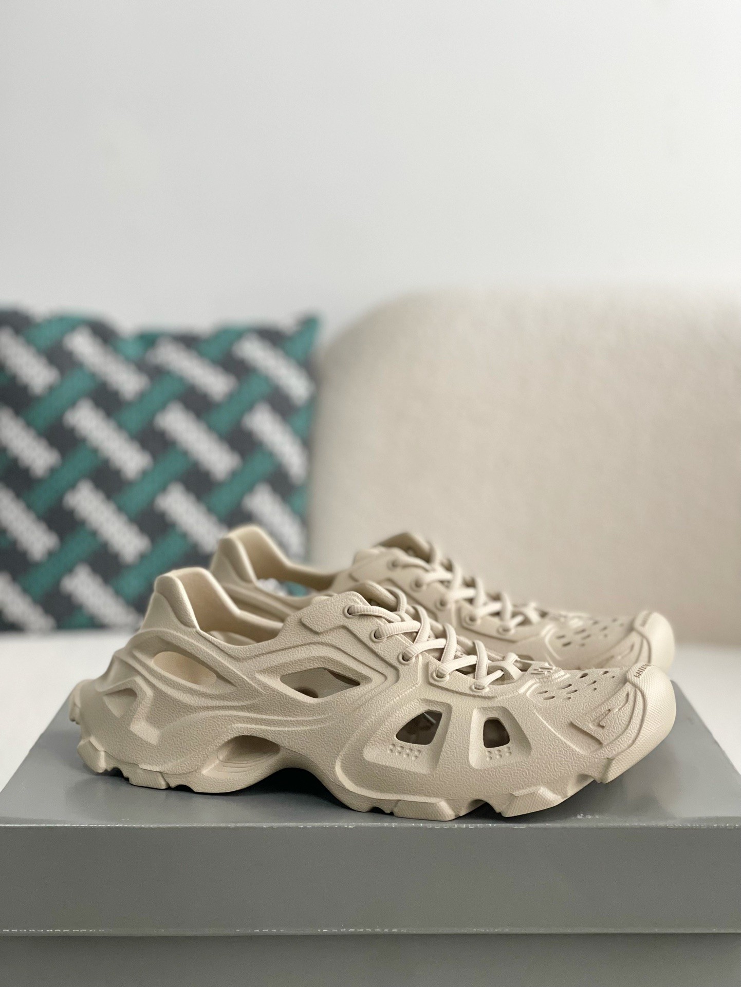 「#288」Balenciaga rubber sneakers - Image 2