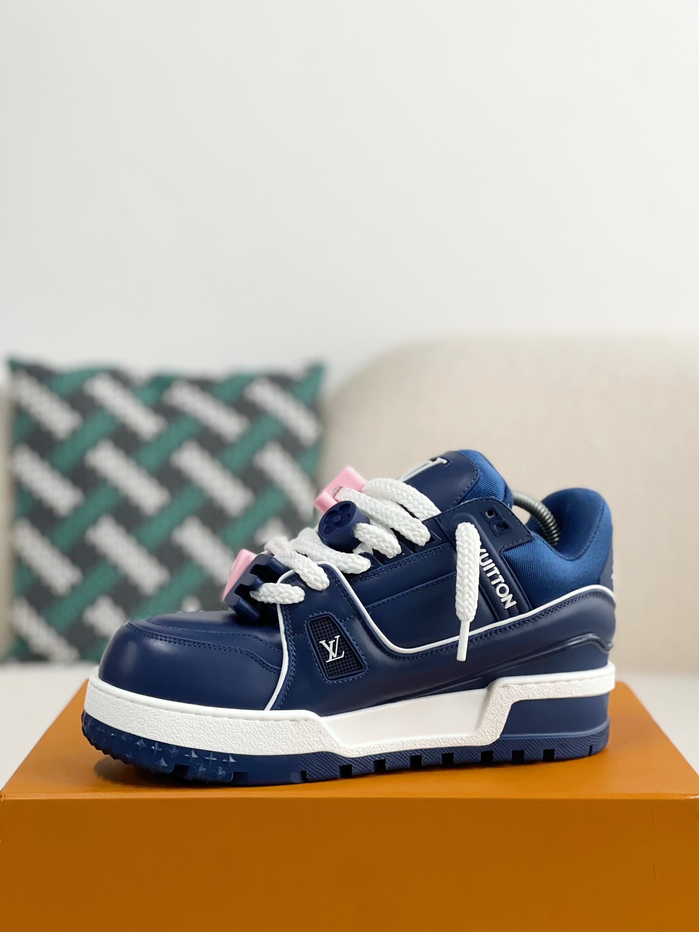 「#2199」LOUIS VUITTON TRAINER 2023Show style Sneakers - Image 4