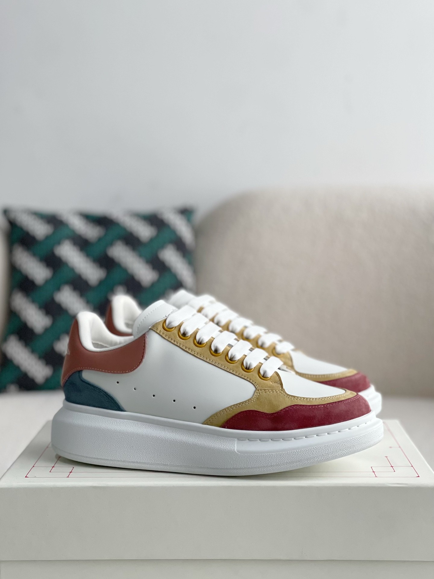 「#2401」Alexander McQueen MQ Jelly Tail Sneakers - Image 2