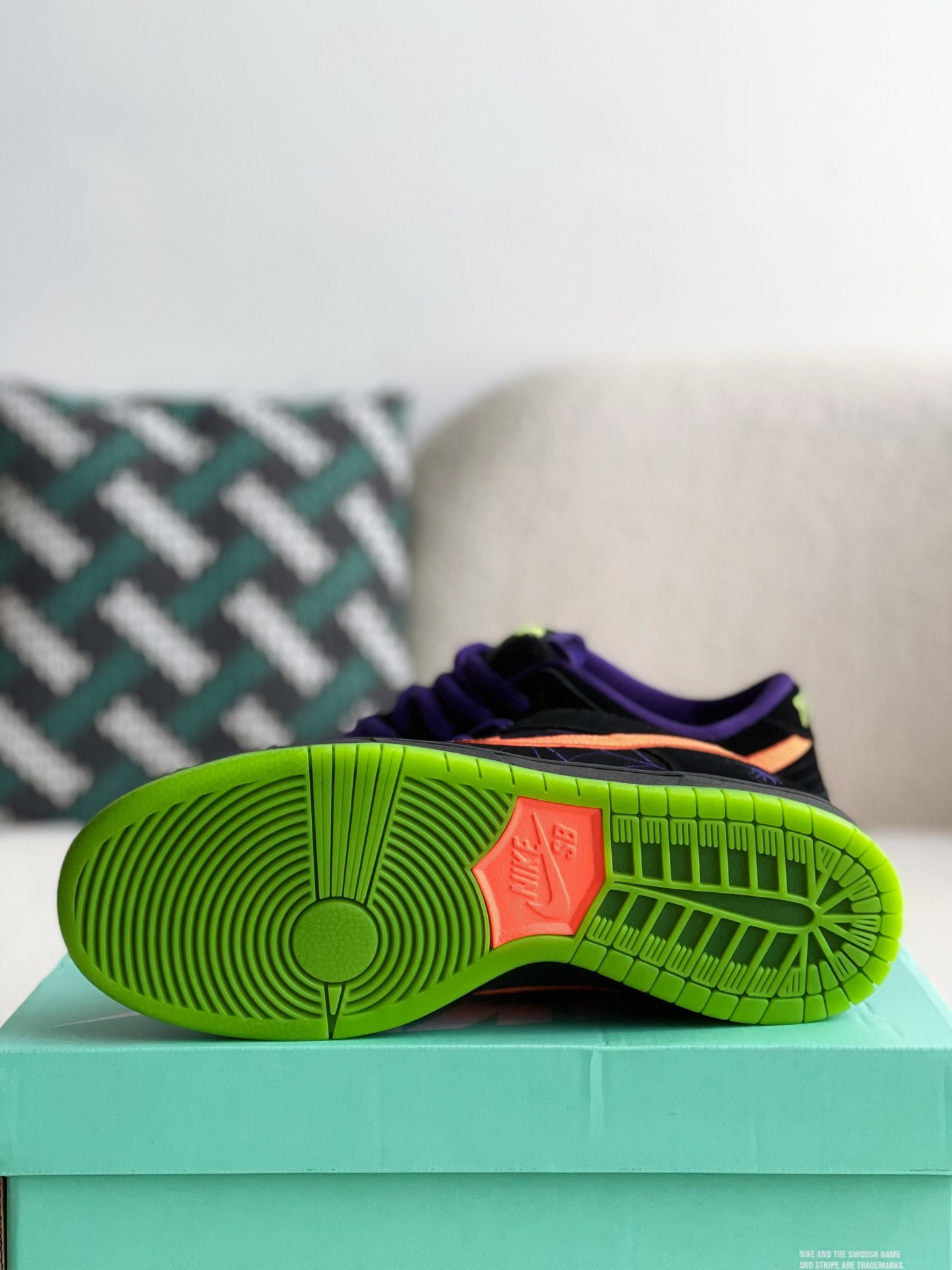 「#2404」Nike Dunk SB "Night of Mischief" Halloween Suede - Image 5