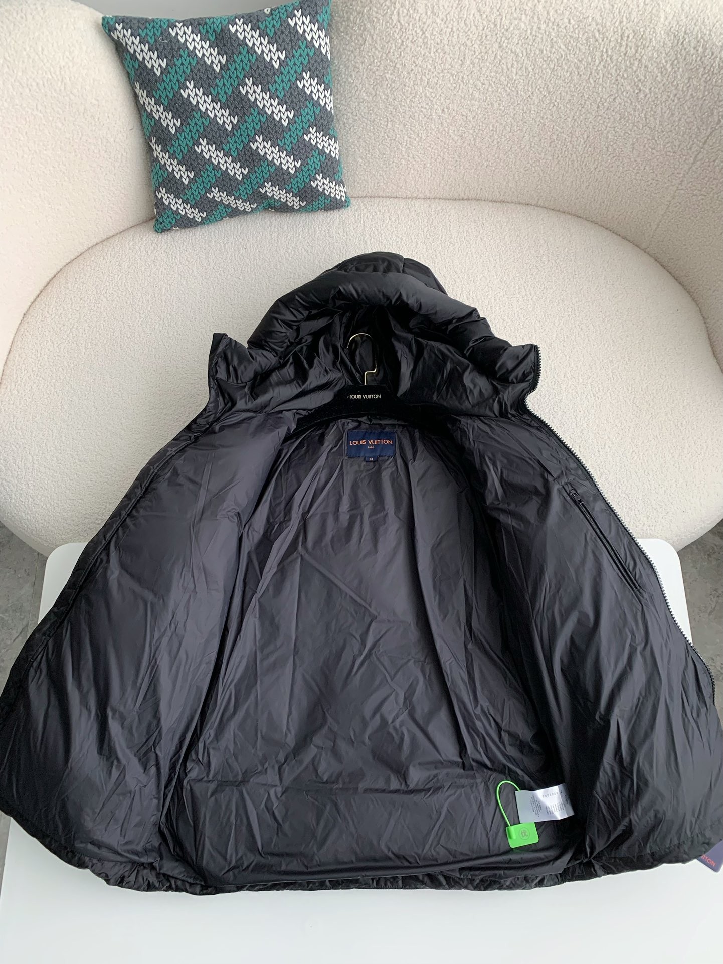 「#2480」Louis Vuitton logo labeled down jacket - Image 9