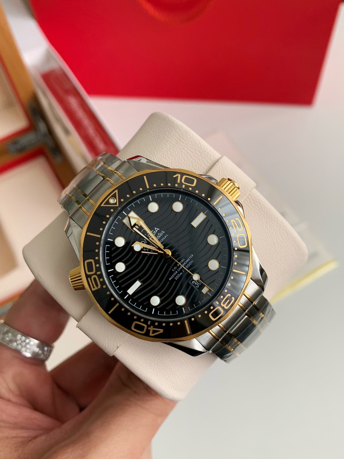 「#2484」Omega Seahorse Series 300-meter dive wristwatch,43.5mm - Image 2