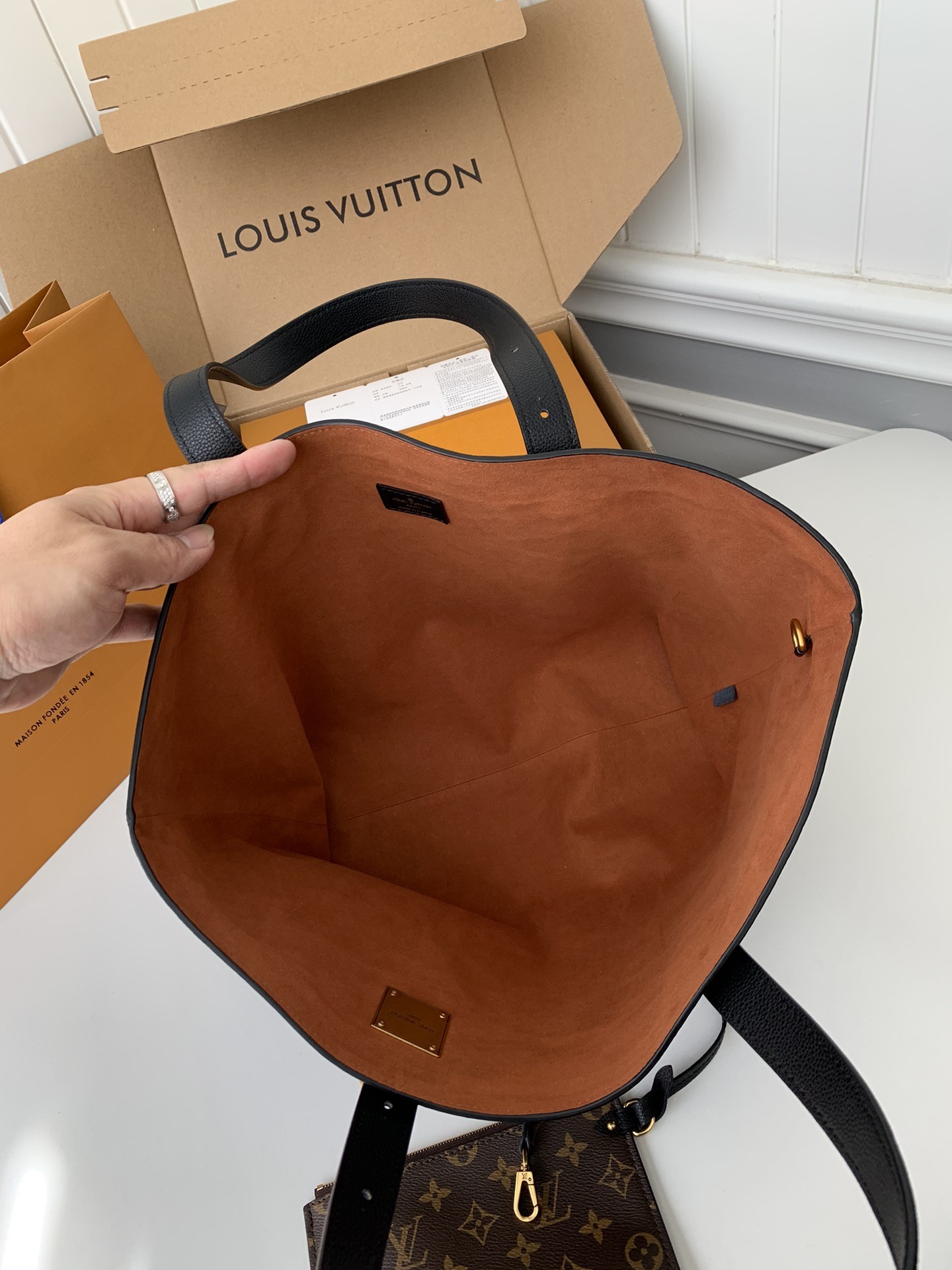 「#2502」Louis Vuitton Low Key Cabas Mid -number Handbag M25343 Size: 30*14*47cm - Image 9