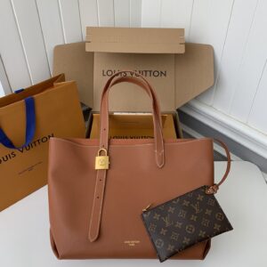 「#2503」Louis Vuitton Low Key Cabas Mid -number Handbag M25343  Size: 30*14*47cm