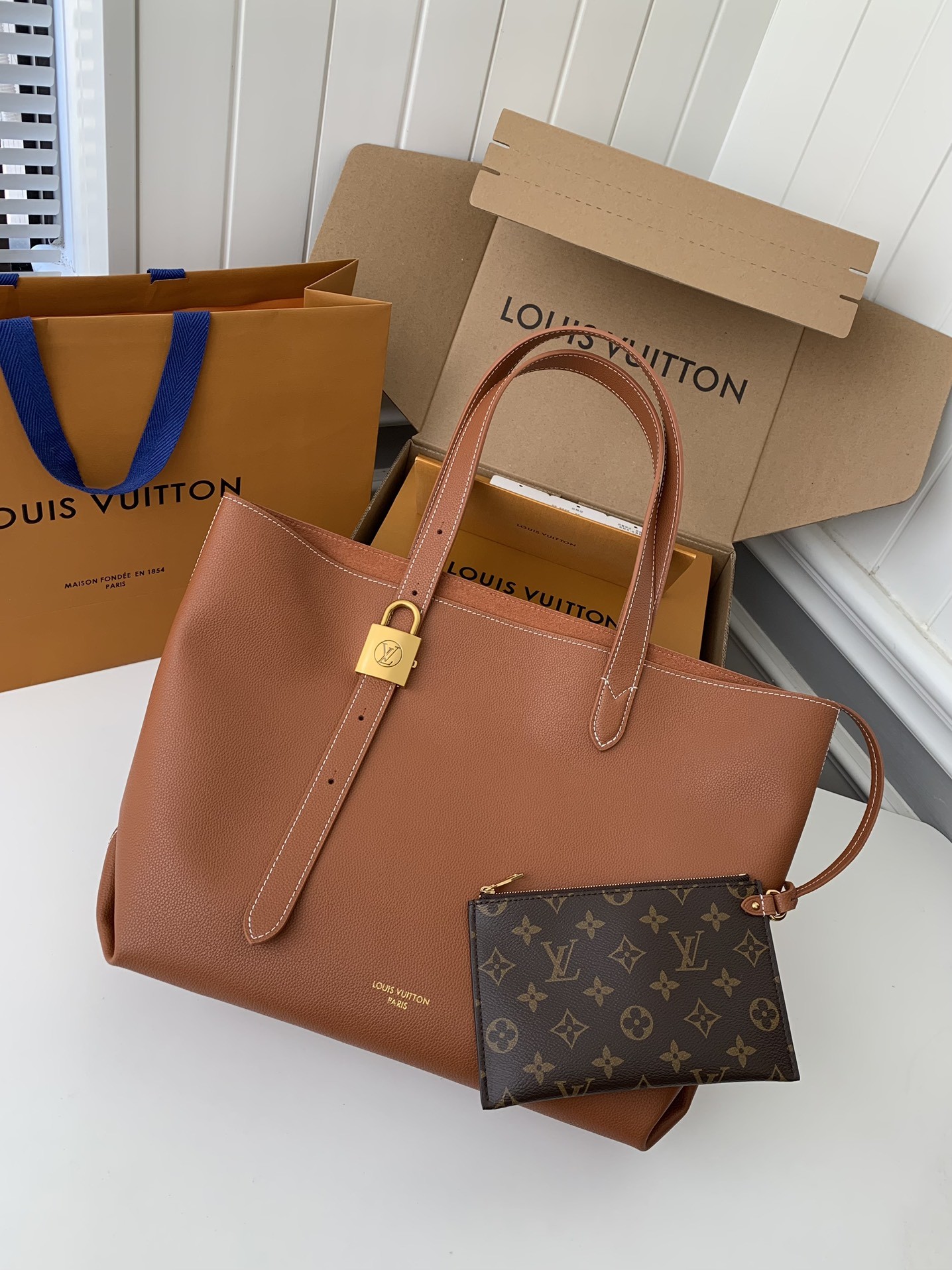 「#2503」Louis Vuitton Low Key Cabas Mid -number Handbag M25343 Size: 30*14*47cm - Image 2