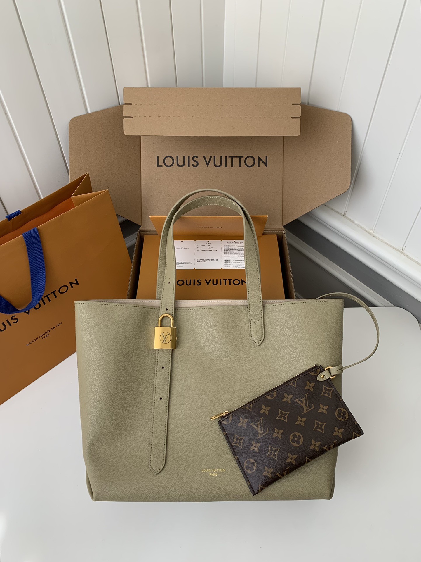 「#2504」Louis Vuitton Low Key Cabas Mid -number Handbag M25343 Size: 30*14*47cm