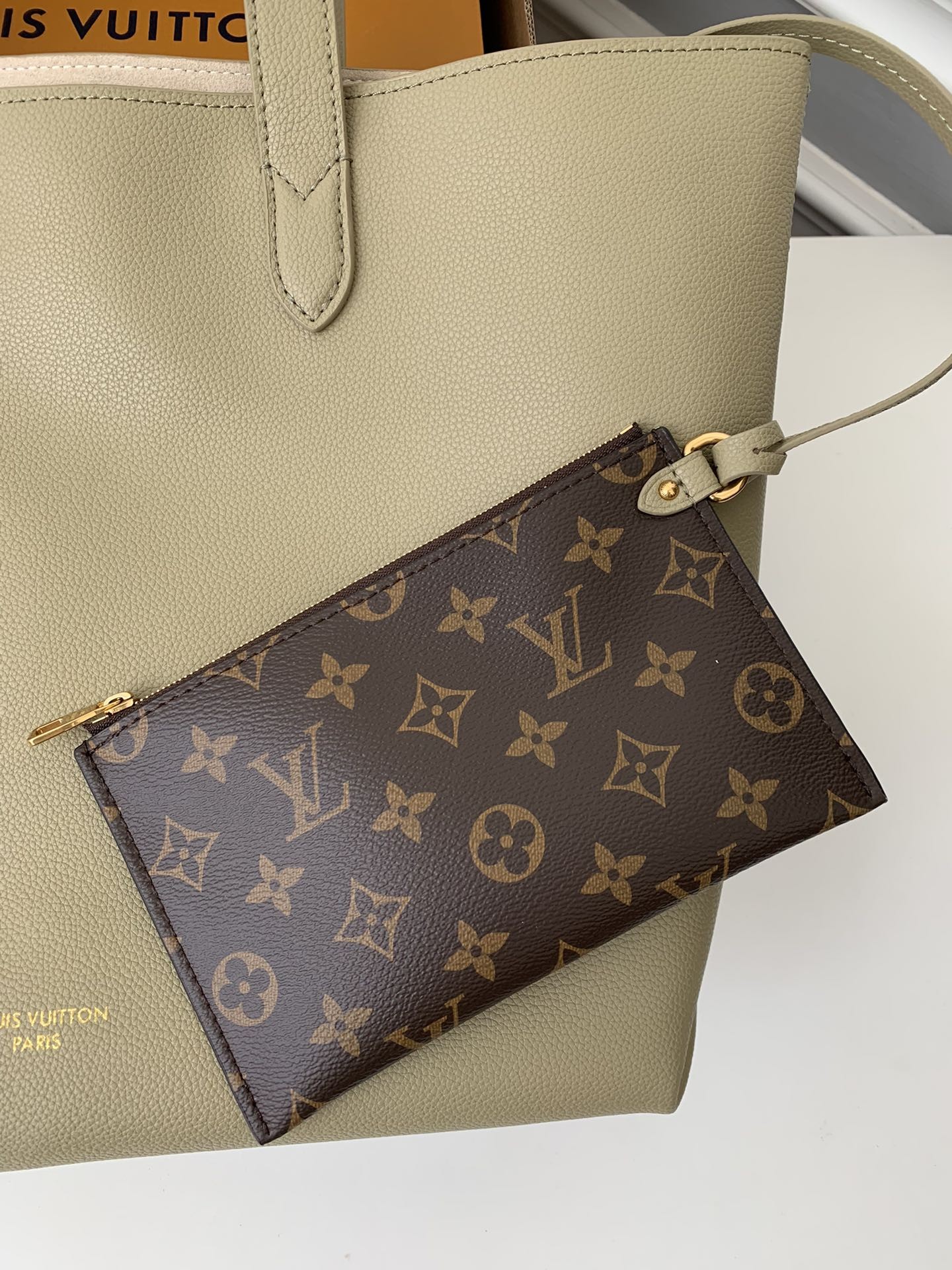 「#2504」Louis Vuitton Low Key Cabas Mid -number Handbag M25343 Size: 30*14*47cm - Image 5