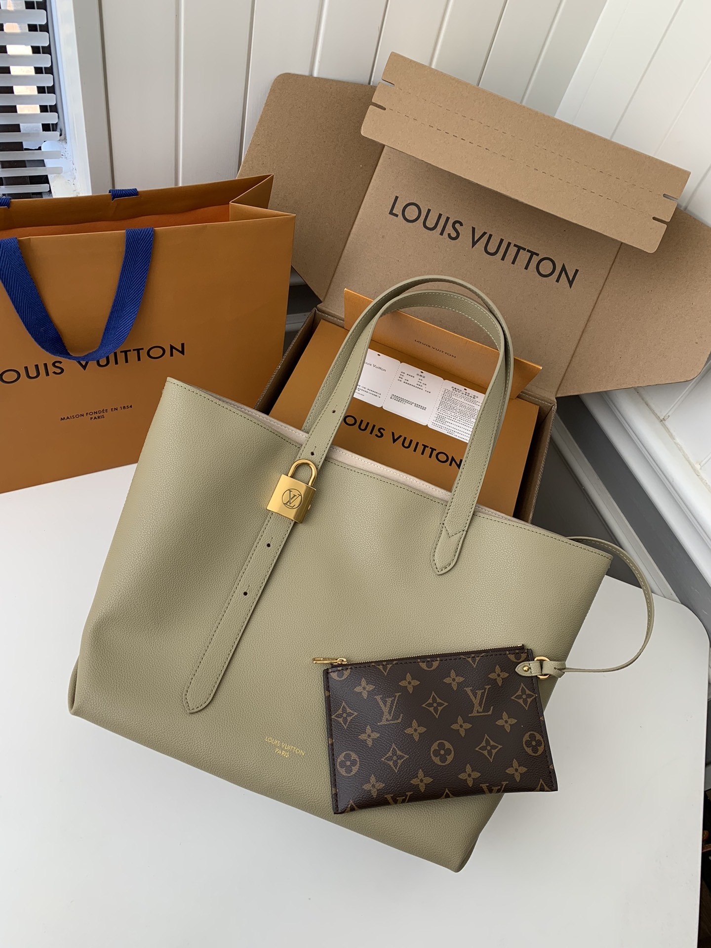 「#2504」Louis Vuitton Low Key Cabas Mid -number Handbag M25343 Size: 30*14*47cm - Image 2
