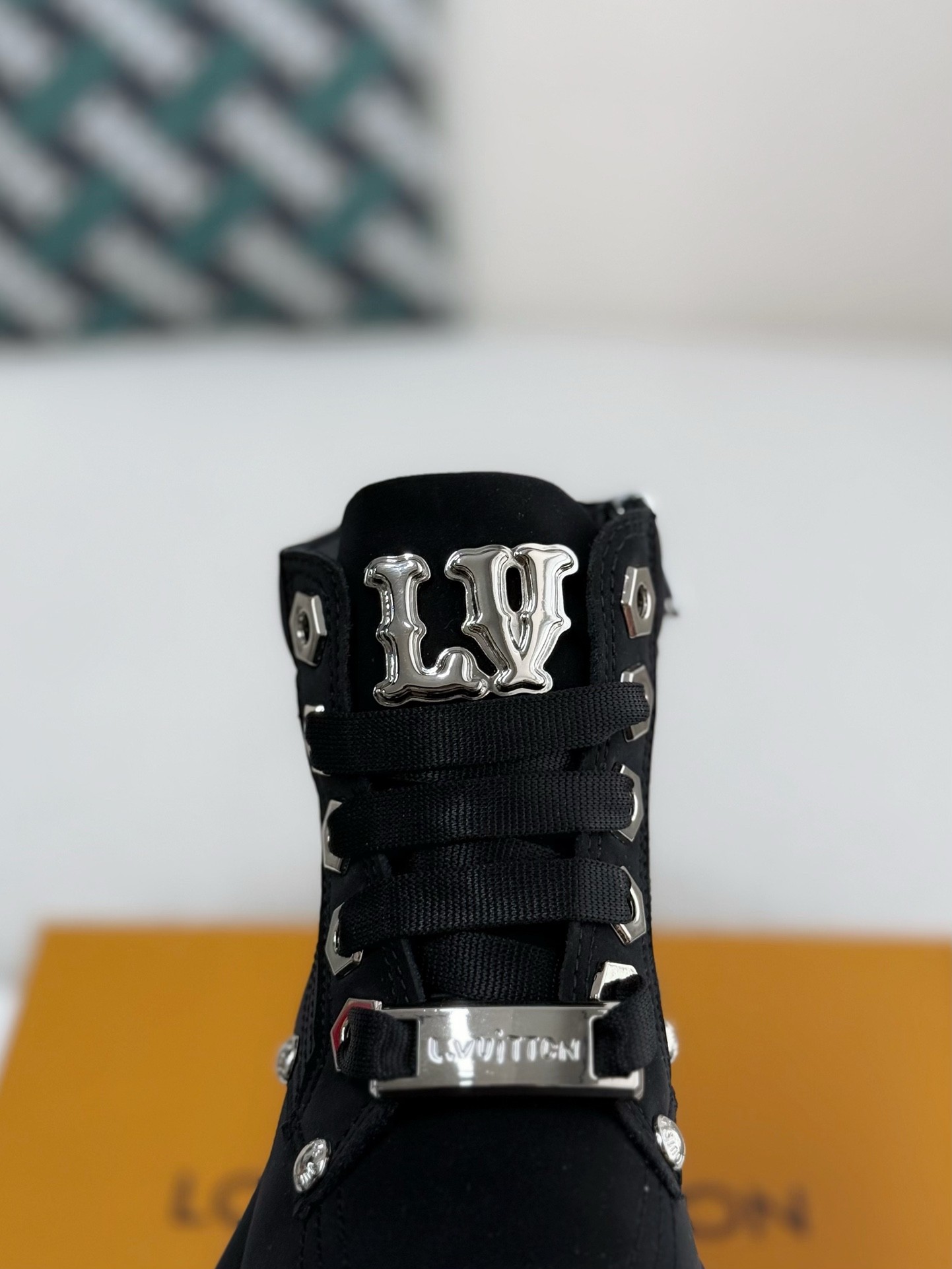「#2555」LOUIS VUITTON Round toe lace-up boots - Image 8