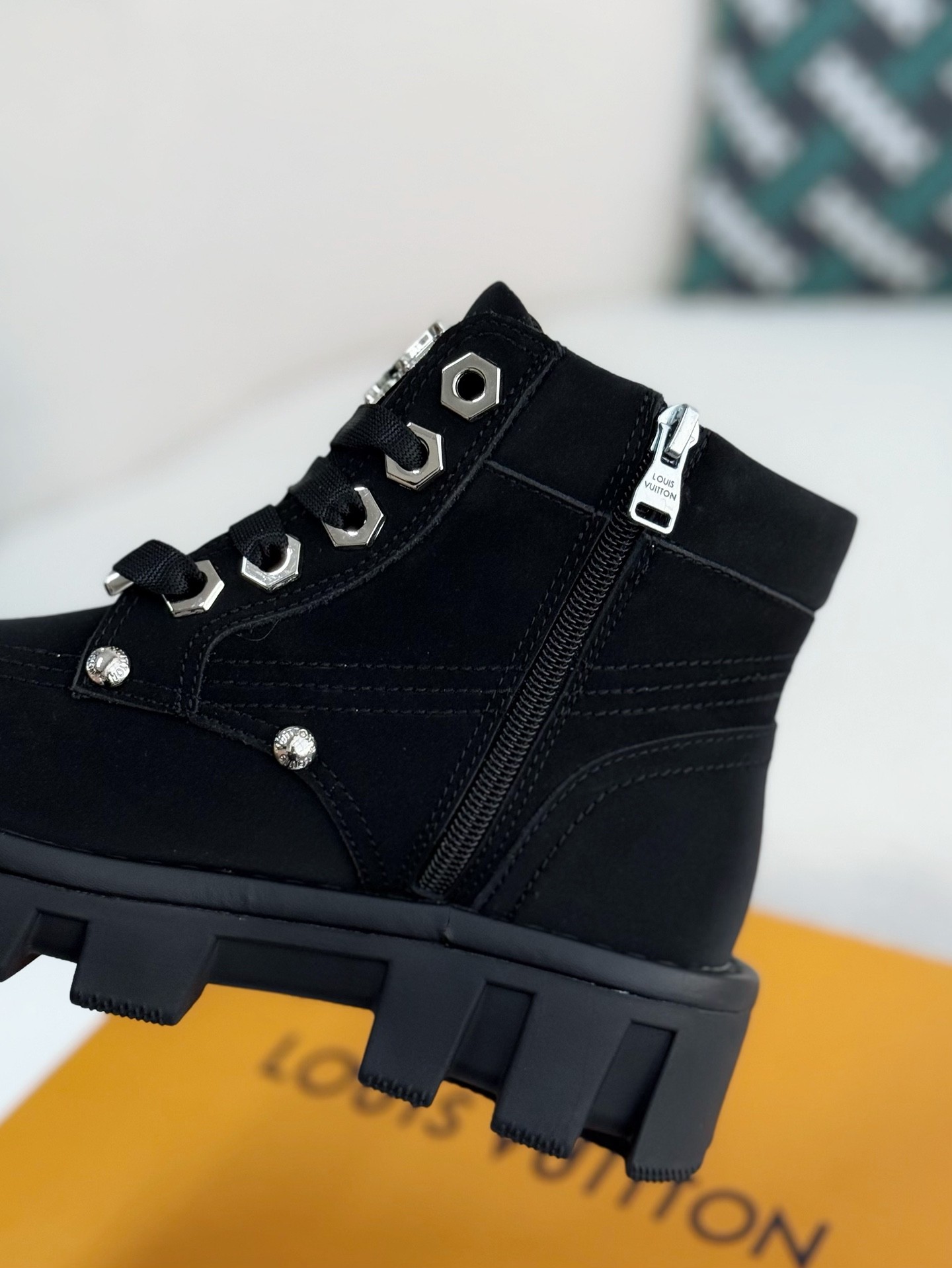 「#2555」LOUIS VUITTON Round toe lace-up boots - Image 7