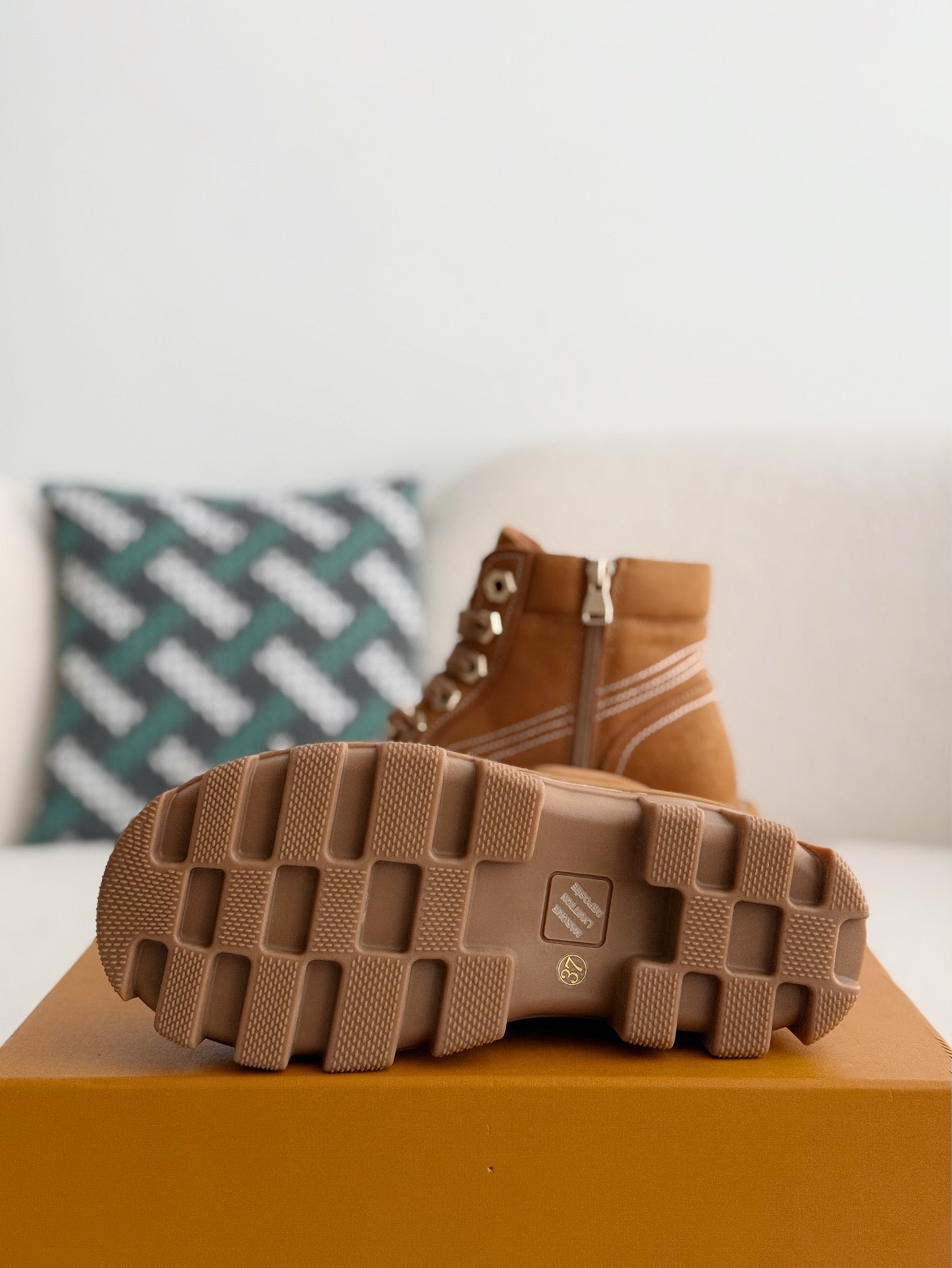「#2556」LOUIS VUITTON Round toe lace-up boots - Image 5