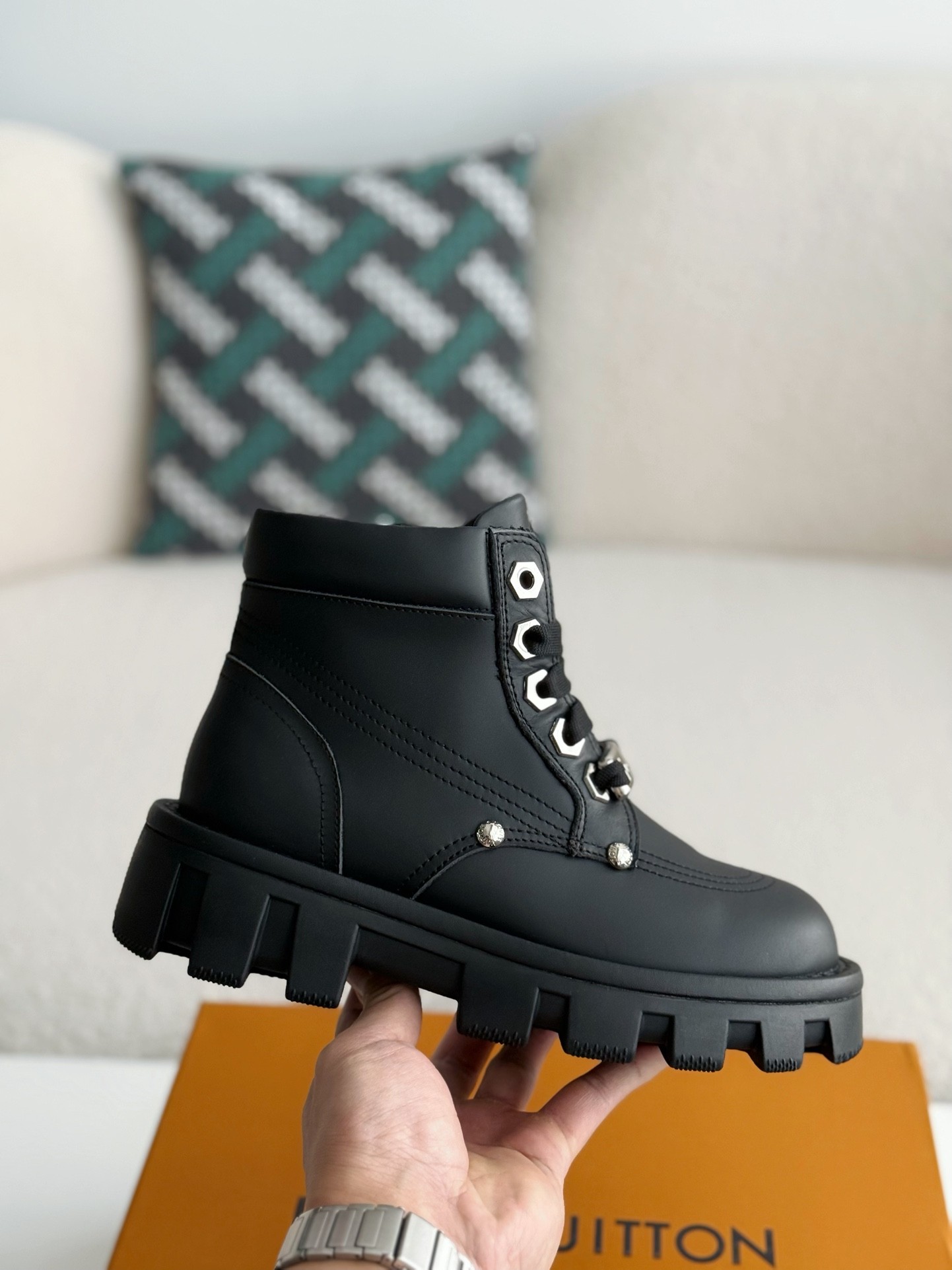 「#2557」LOUIS VUITTON Leather Round toe lace-up boots - Image 6