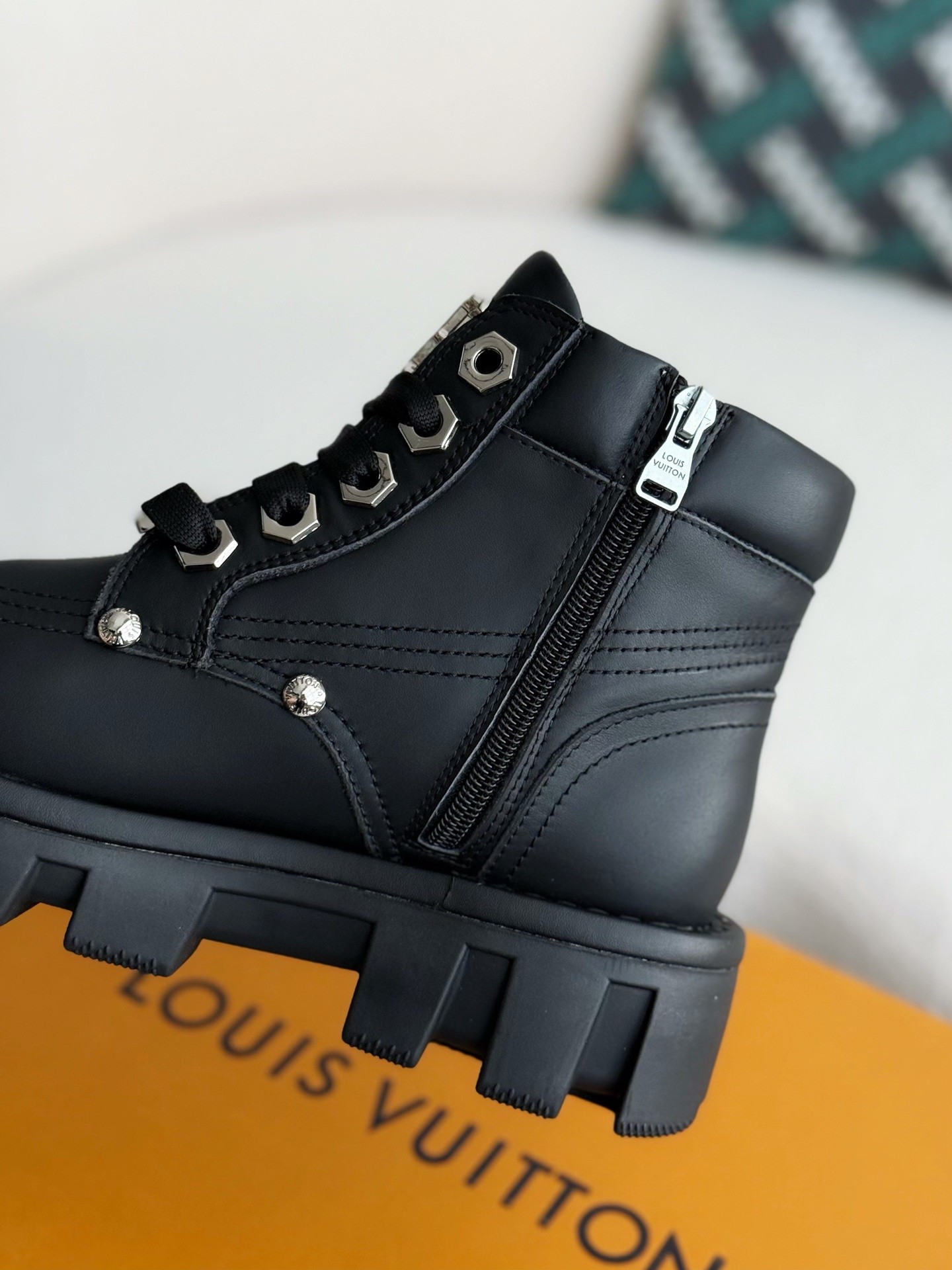 「#2557」LOUIS VUITTON Leather Round toe lace-up boots - Image 7