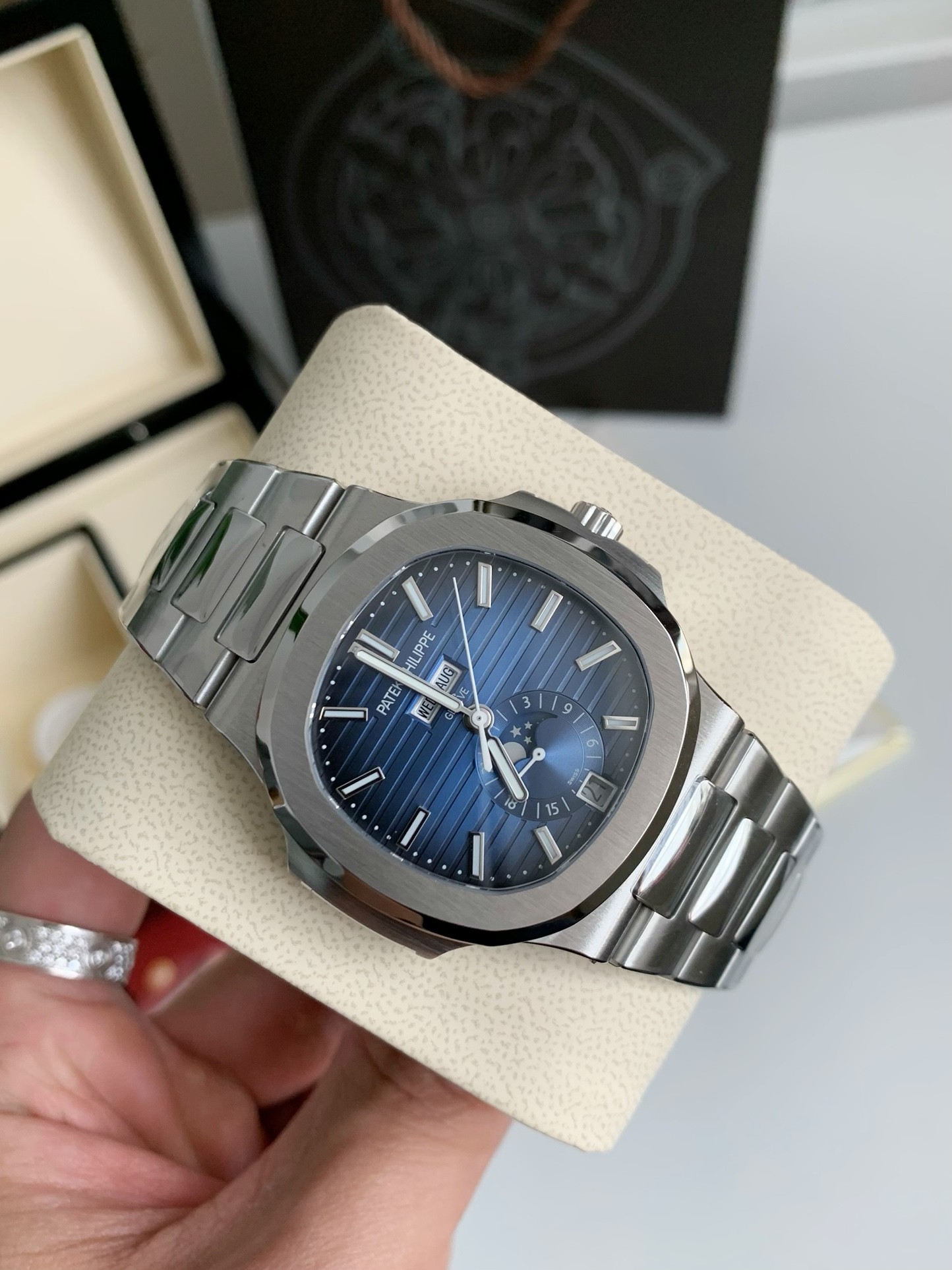 「#1398」PATEK PHILIPPE 5726 series watch - Image 2