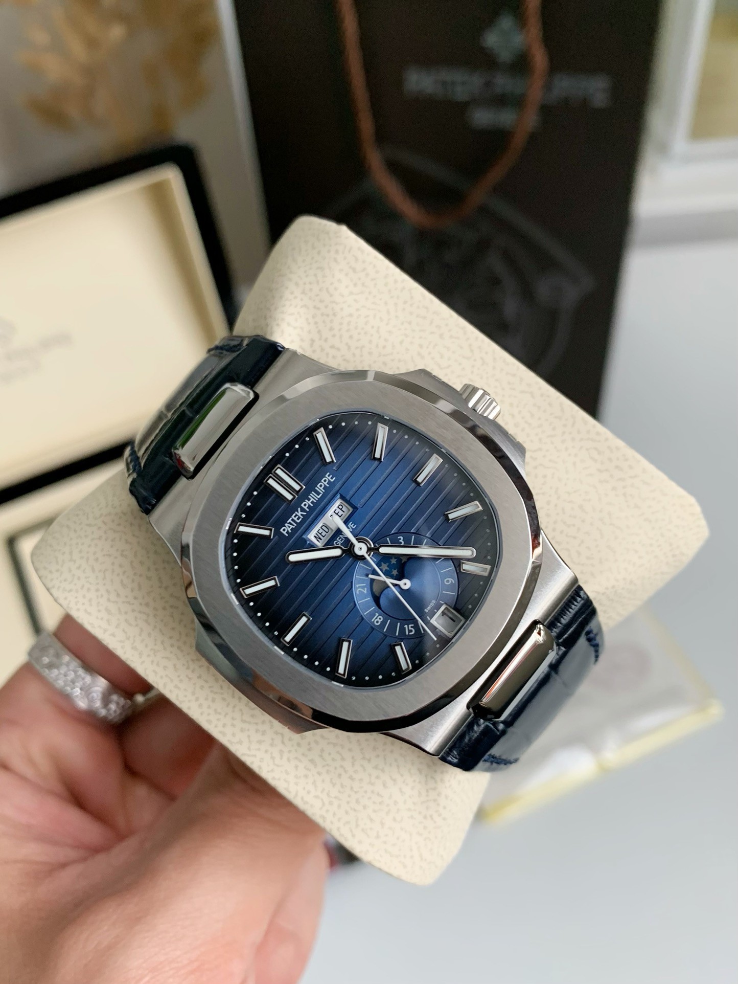 「#2585」PATEK PHILIPPE 5726 series watch - Image 2