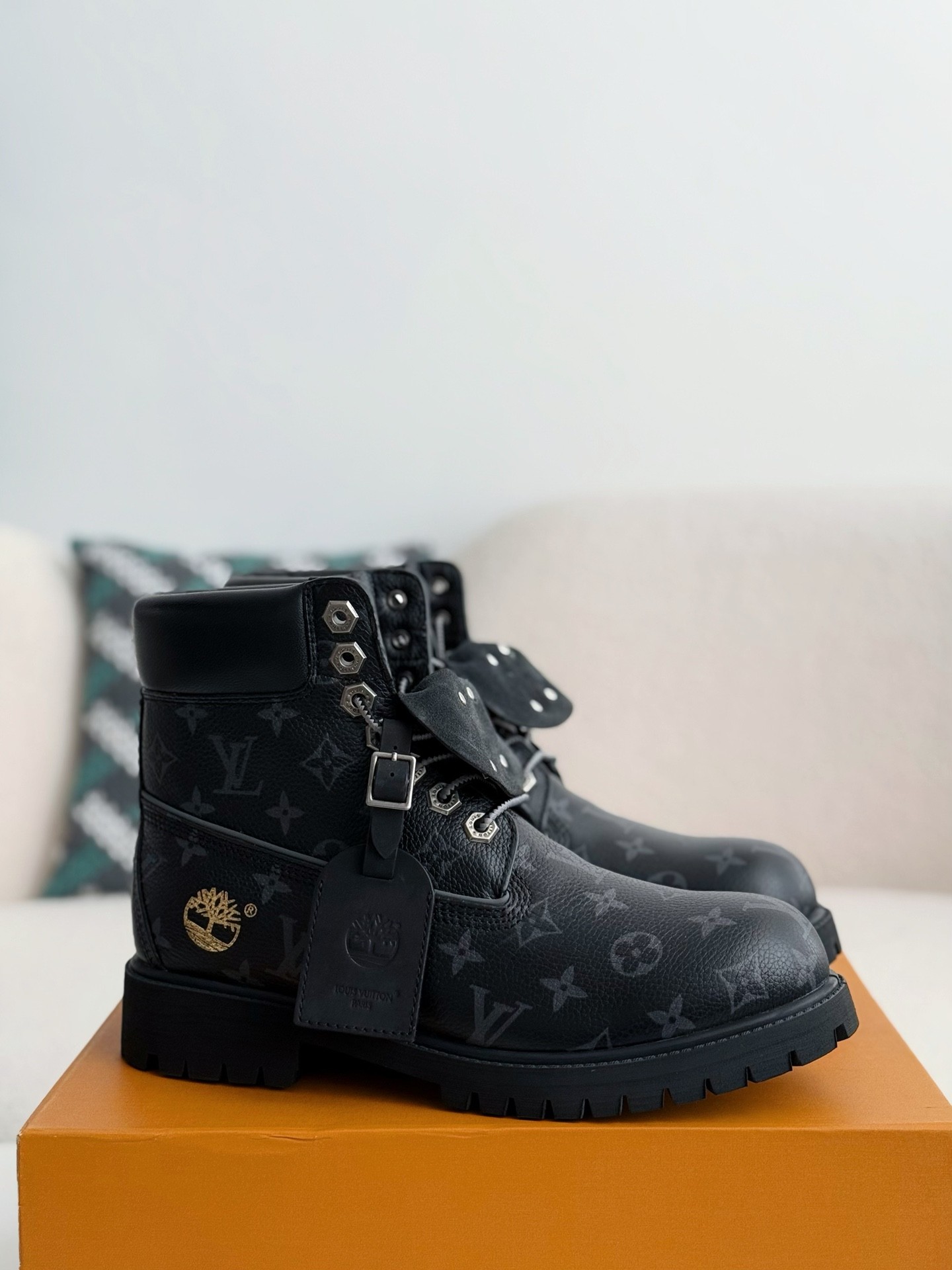 「#2432」louis vuitton & timberland Black boots/Martin boots/boots - Image 2
