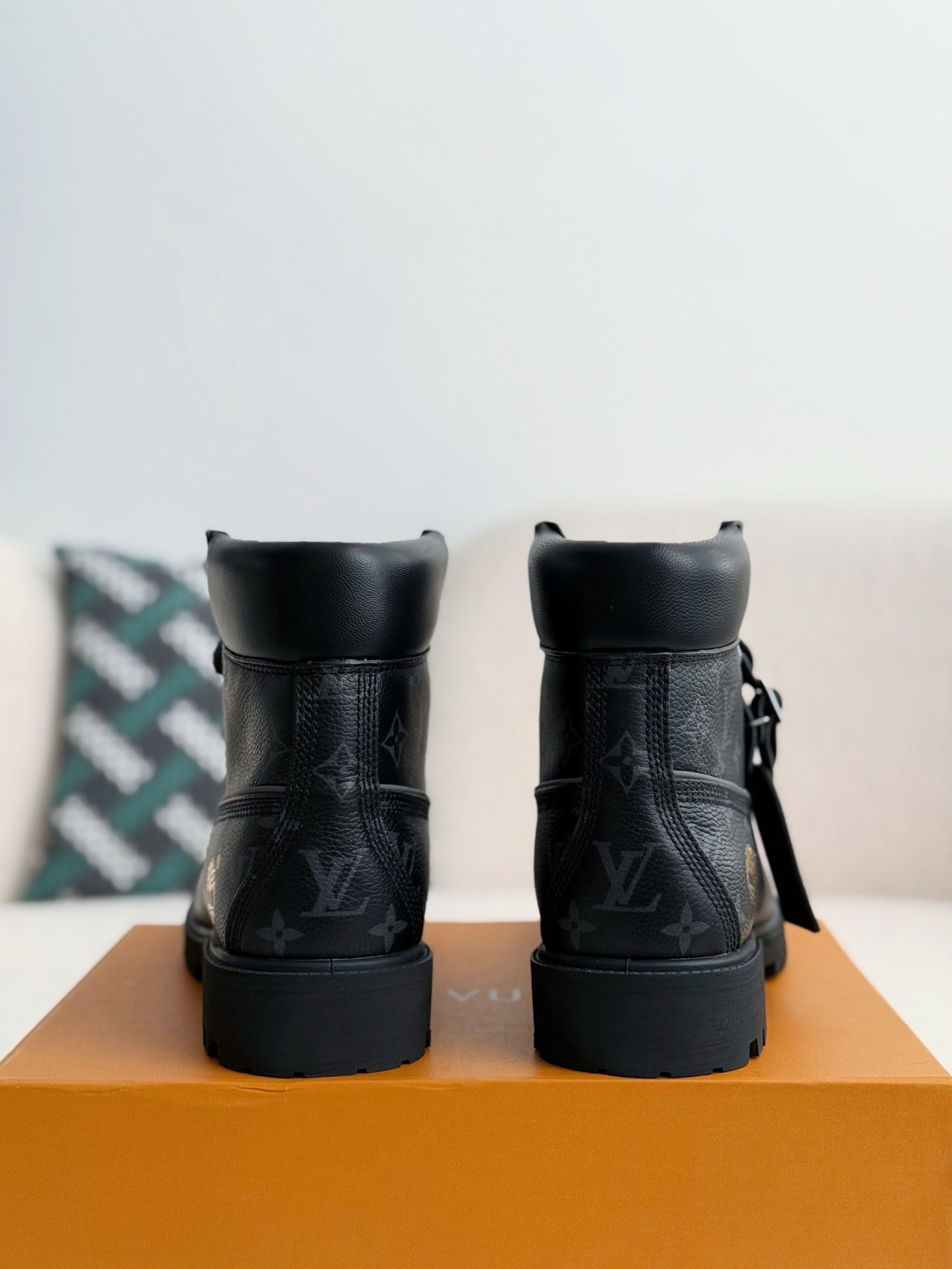 「#2432」louis vuitton & timberland Black boots/Martin boots/boots - Image 3