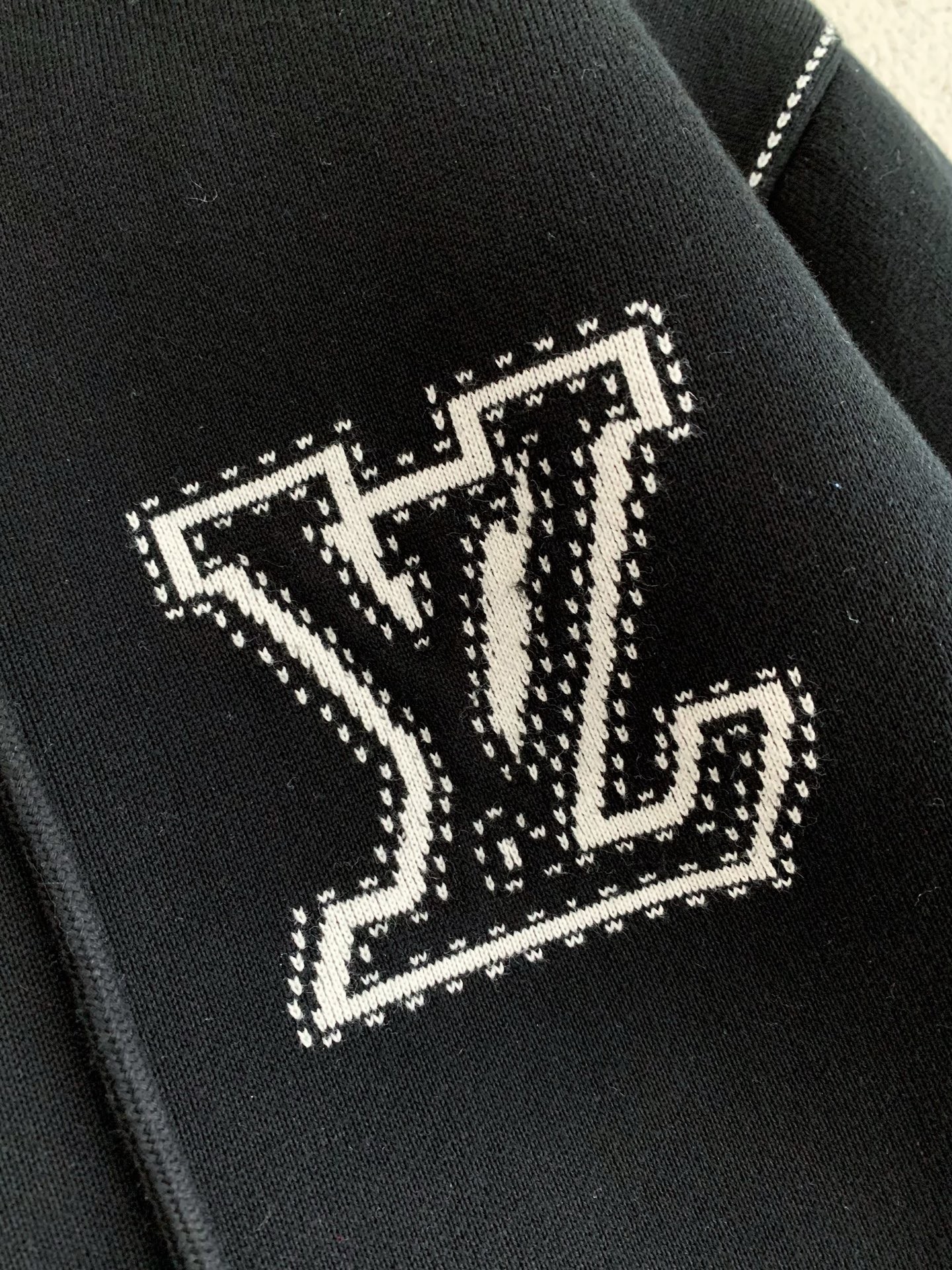 「#2690」Louis Vuitton SS24 Logo Inlaid flower zipper sweatshirt Jackets - Image 6