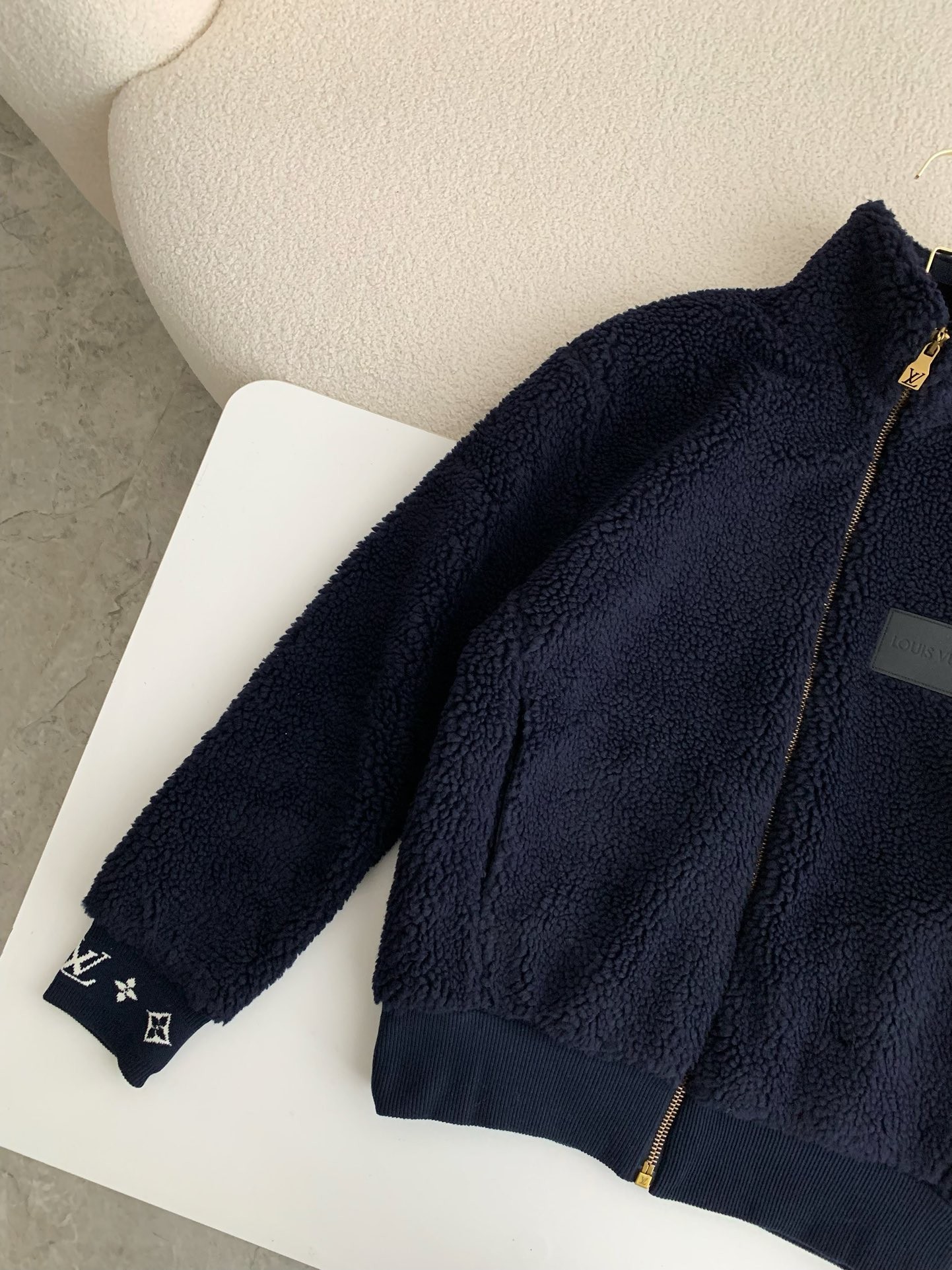 「#2713」Louis Vuitton Embossed leather patch long-sleeve fleece jacket - Image 2