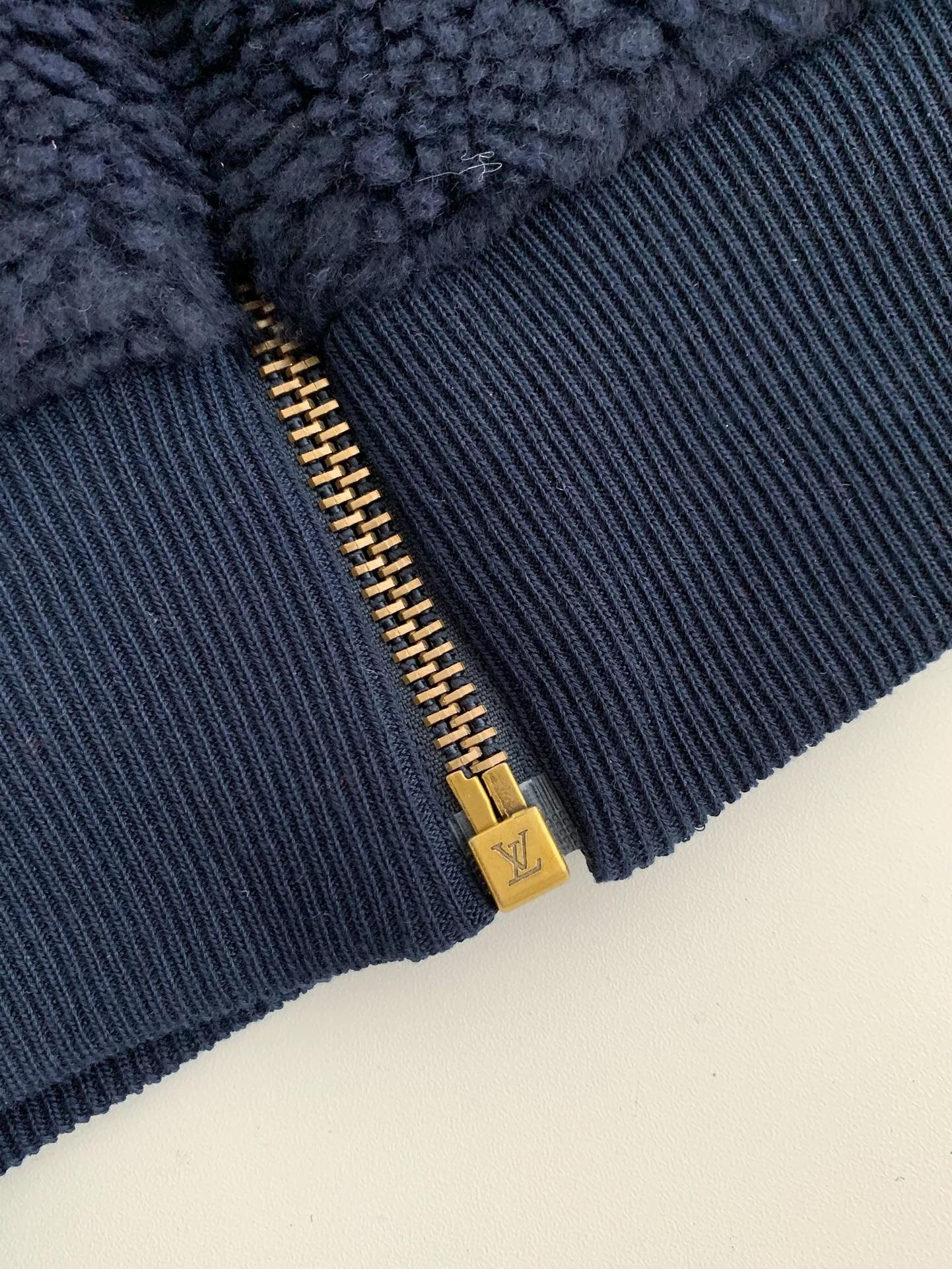 「#2713」Louis Vuitton Embossed leather patch long-sleeve fleece jacket - Image 8