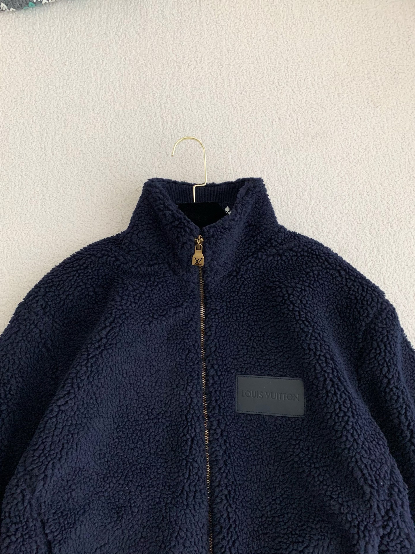 「#2713」Louis Vuitton Embossed leather patch long-sleeve fleece jacket - Image 4