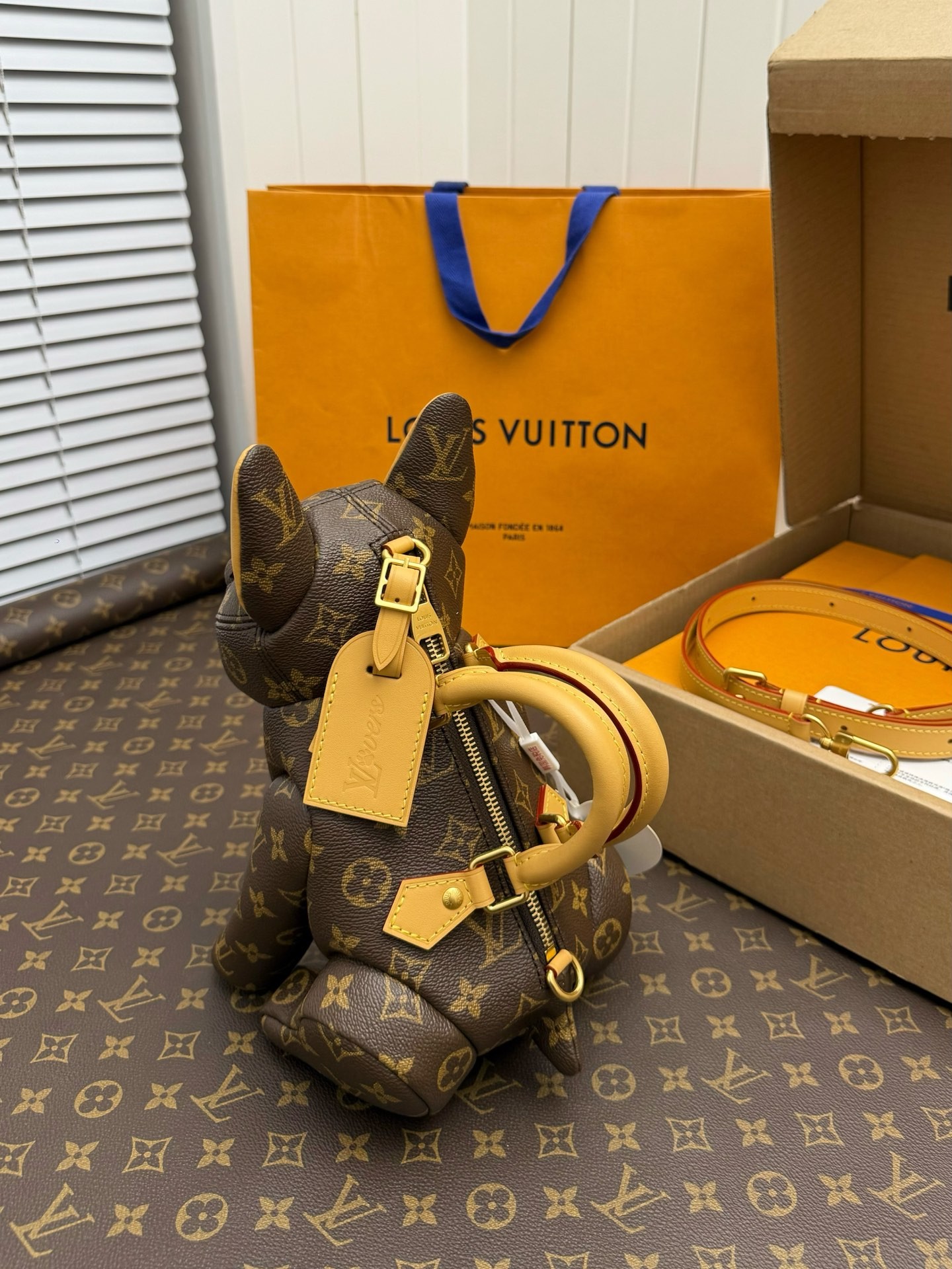 「#2796」Louis Vuitton's new season POOCH BAG handbag M12617 - Image 3
