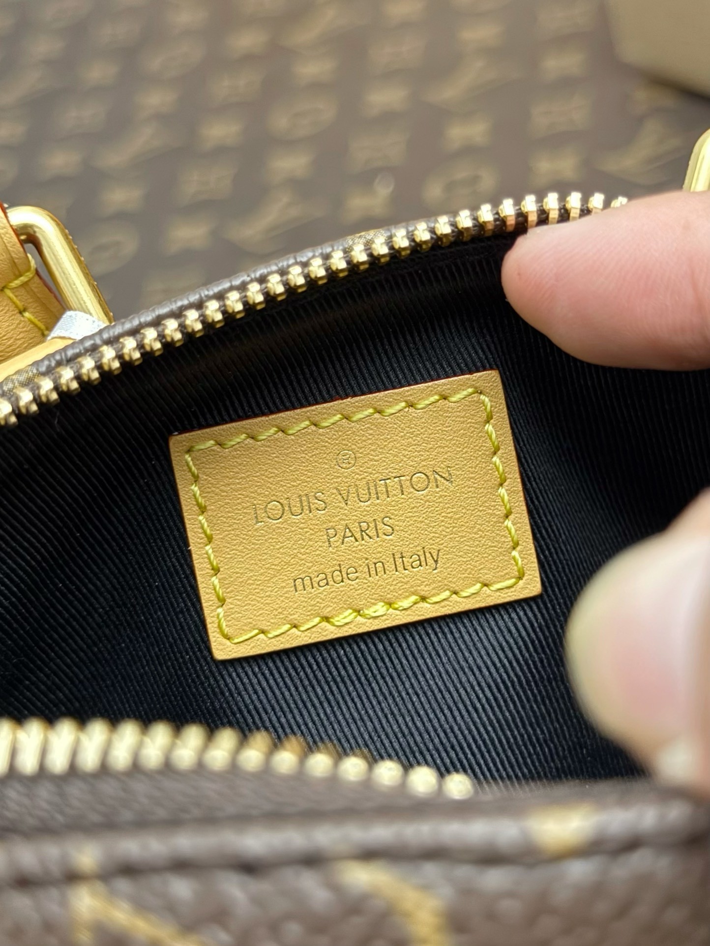 「#2796」Louis Vuitton's new season POOCH BAG handbag M12617 - Image 9