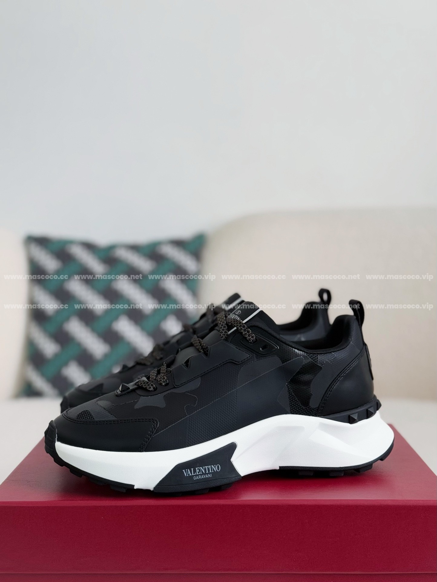 「#2817」Valentino Garavani True Act Casual Shoes