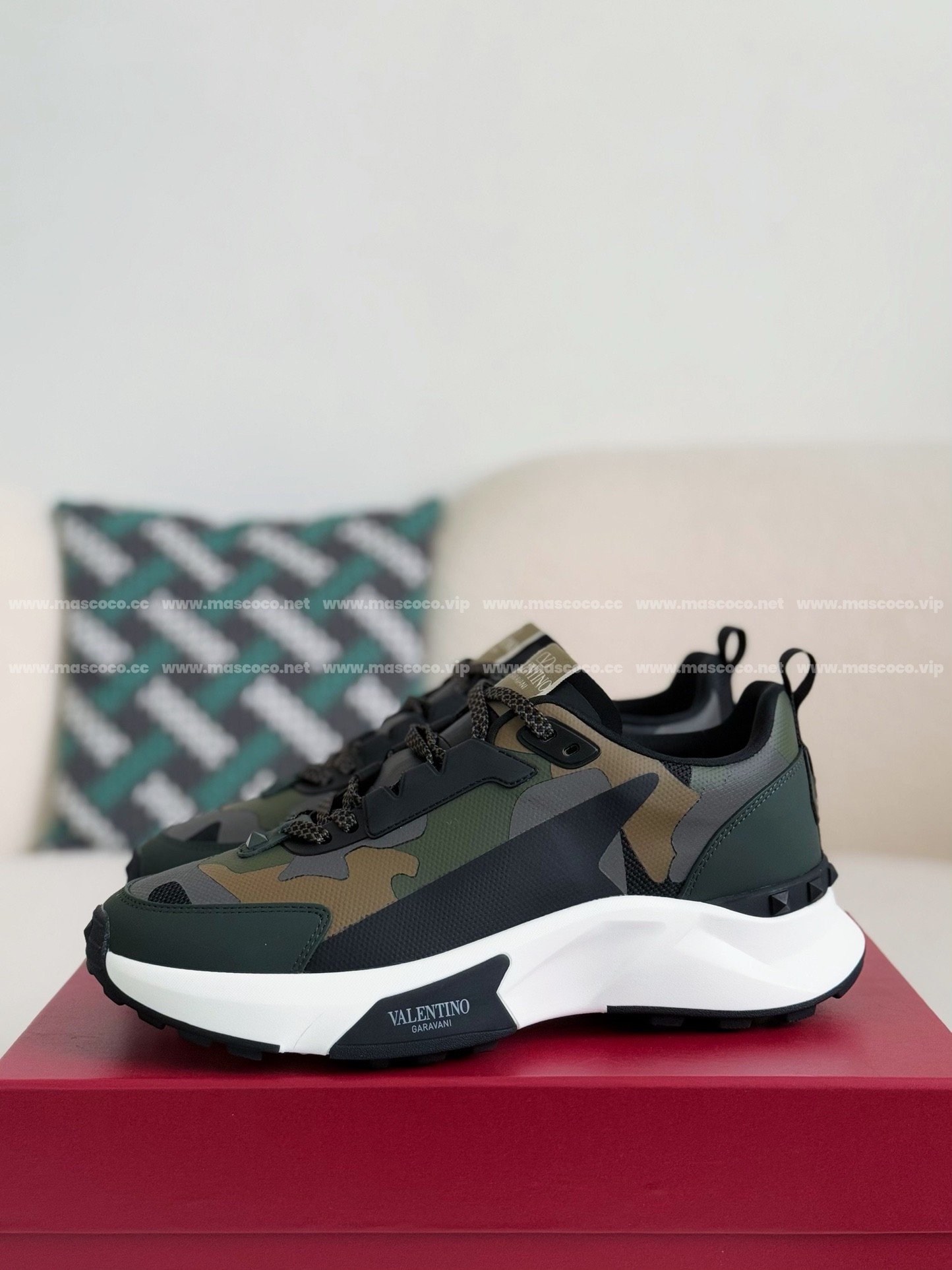 「#2820」Valentino Garavani True Act Casual Shoes