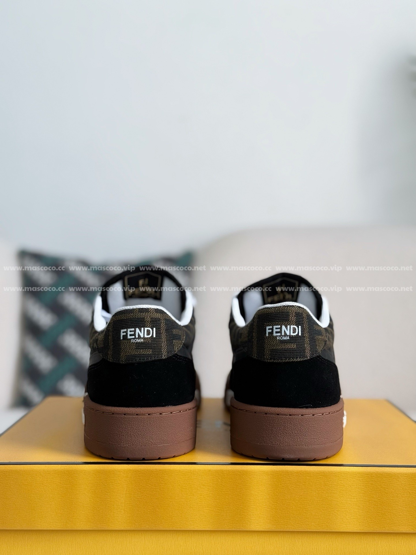 「#3158」FENDI cowhide casual low-top plank shoes - Image 3