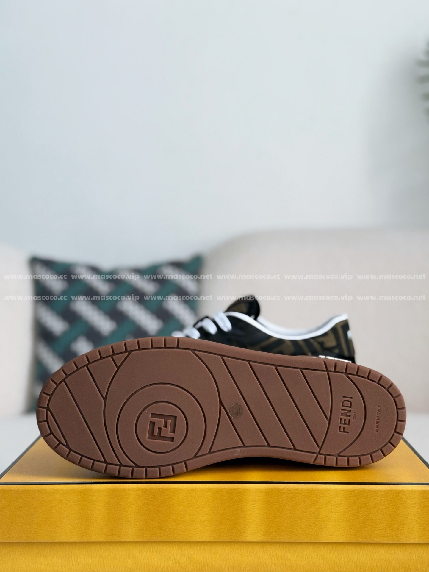 「#3158」FENDI cowhide casual low-top plank shoes - Image 5