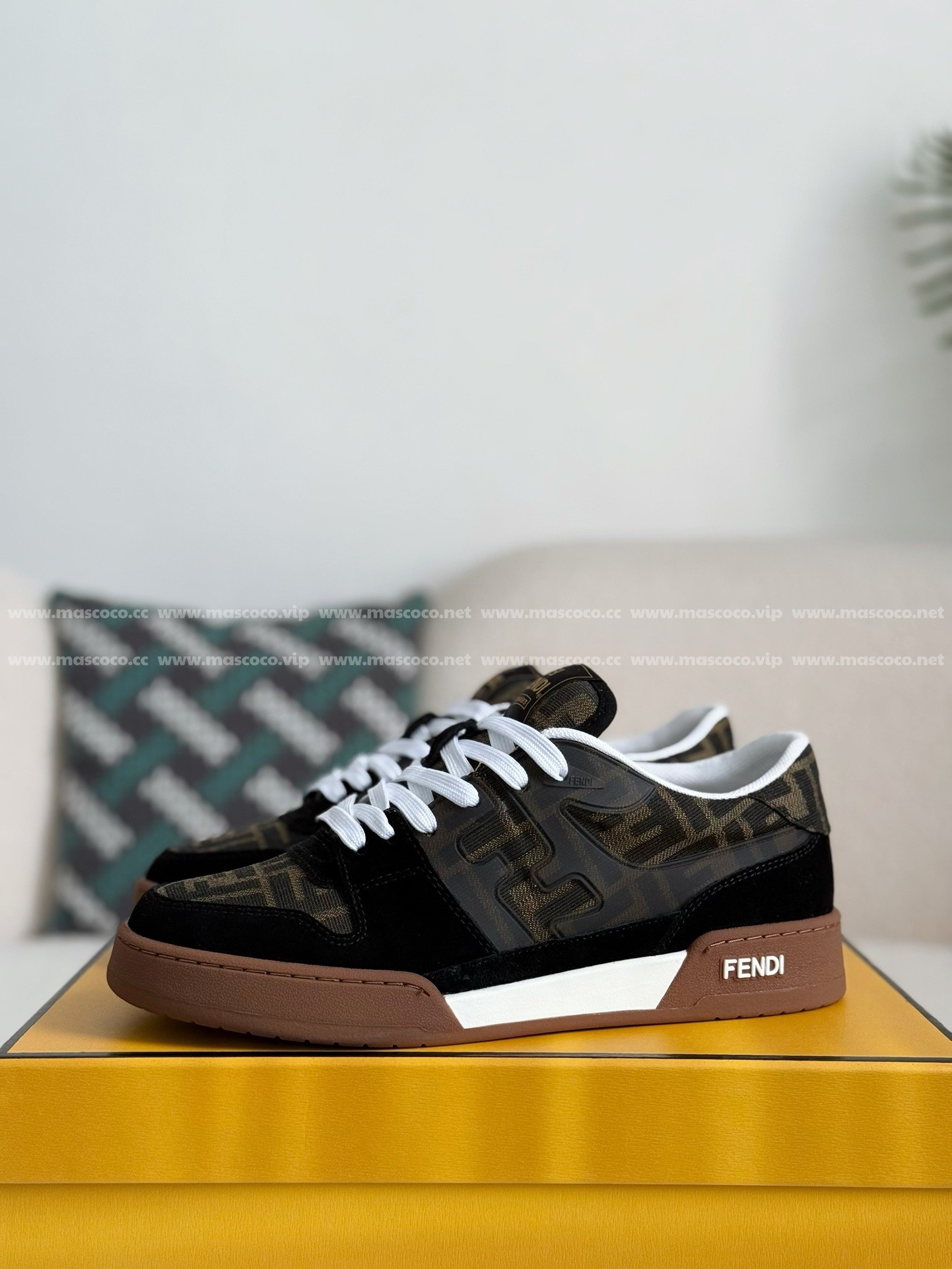 「#3158」FENDI cowhide casual low-top plank shoes