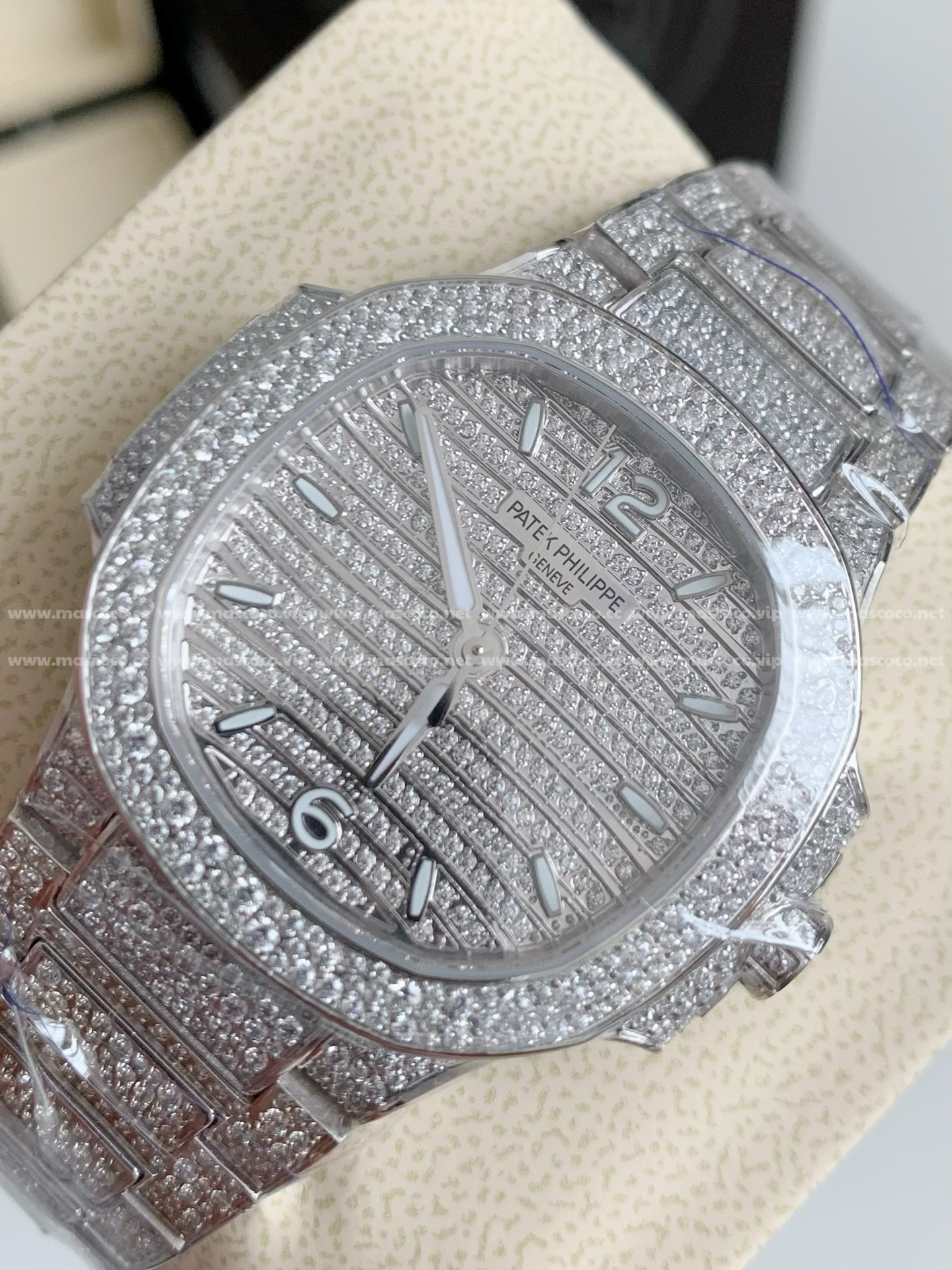 「#2142」2024 Patek Philippe 7118 Women's Nautilus Full Diamond Limited Edition - Image 3