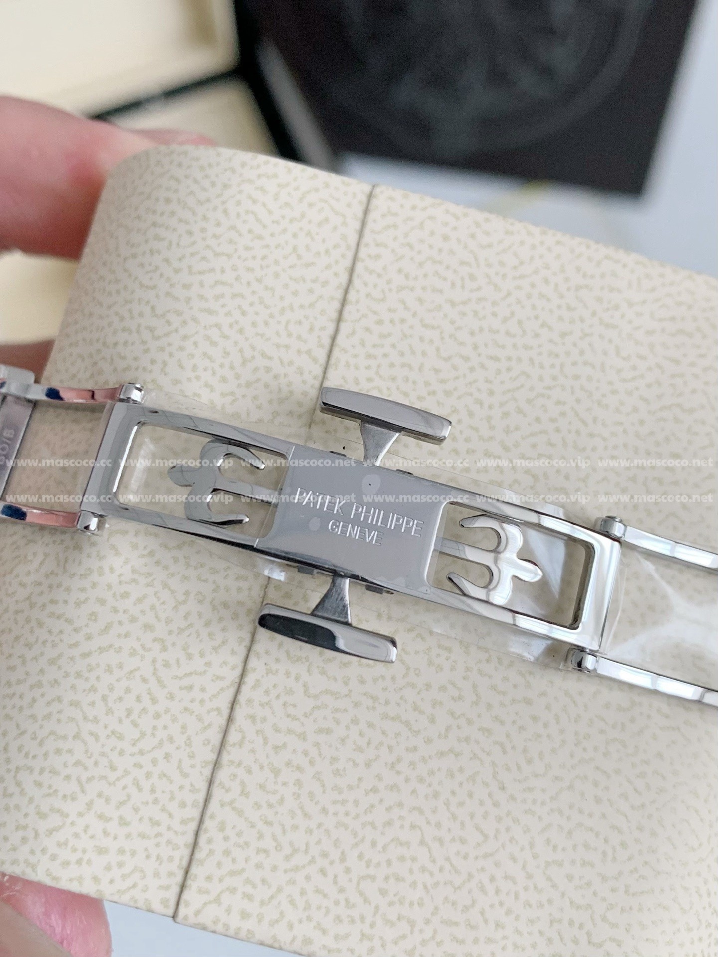 「#2142」2024 Patek Philippe 7118 Women's Nautilus Full Diamond Limited Edition - Image 9