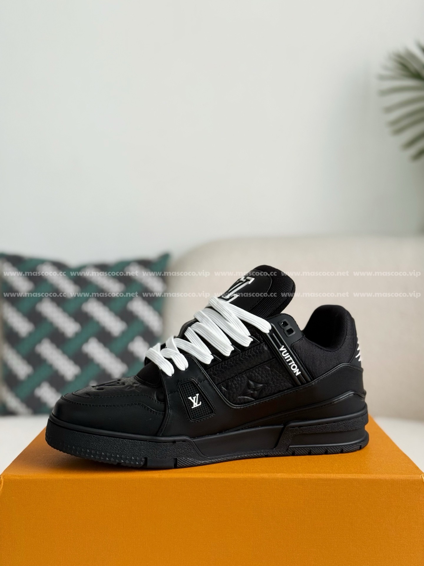 「#332」LOUIS VUITTON TRAINER Sneakers - Image 4