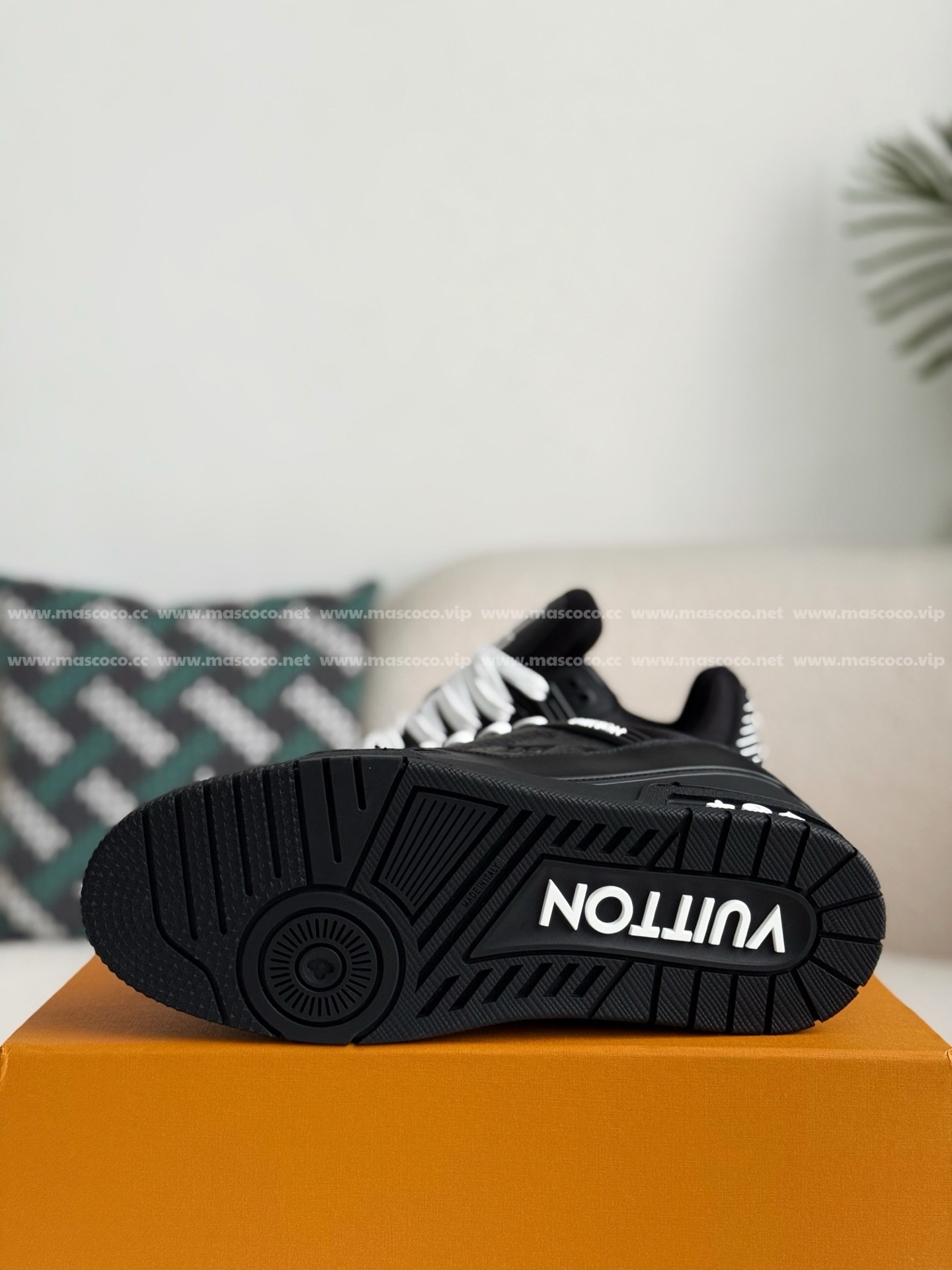 「#332」LOUIS VUITTON TRAINER Sneakers - Image 5