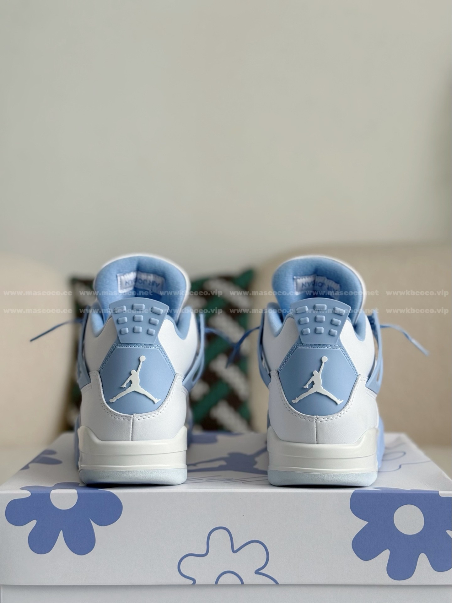 「#4397」Air Jordan 4 Retro "Forget me Not" Sneakers - Image 3