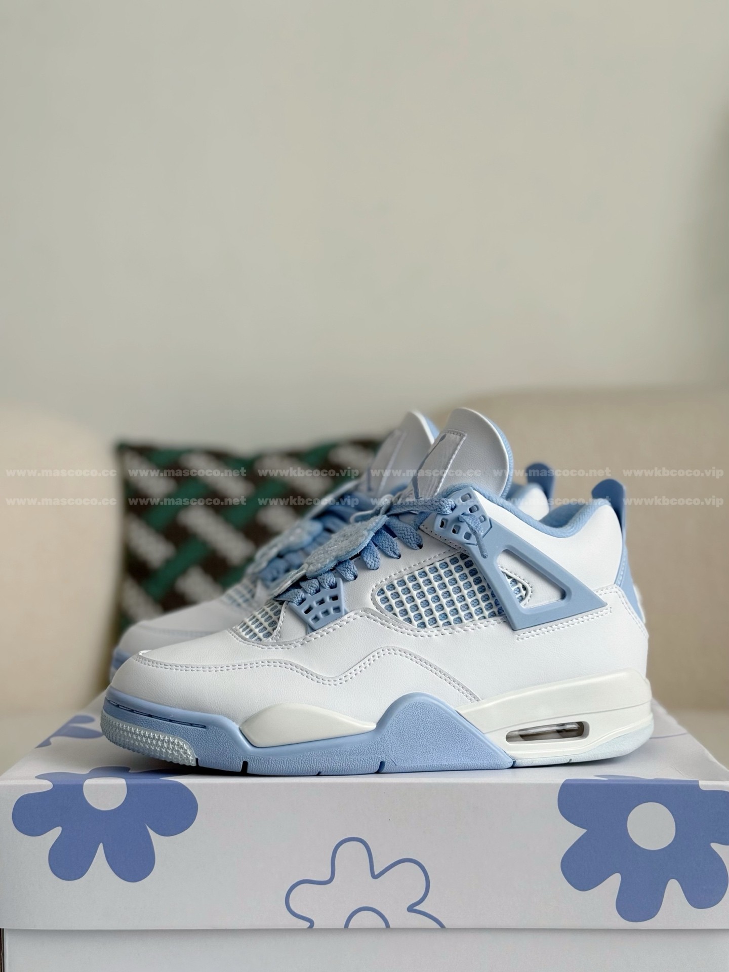 「#4397」Air Jordan 4 Retro "Forget me Not" Sneakers