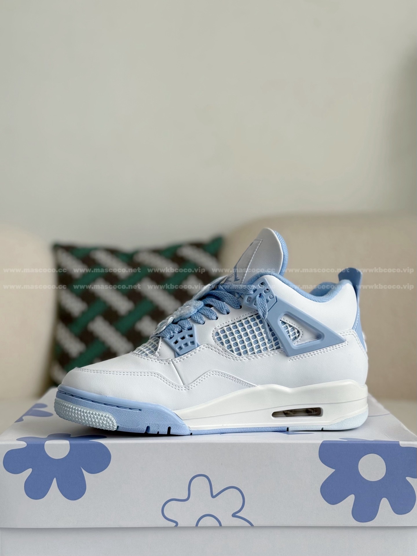 「#4397」Air Jordan 4 Retro "Forget me Not" Sneakers - Image 4