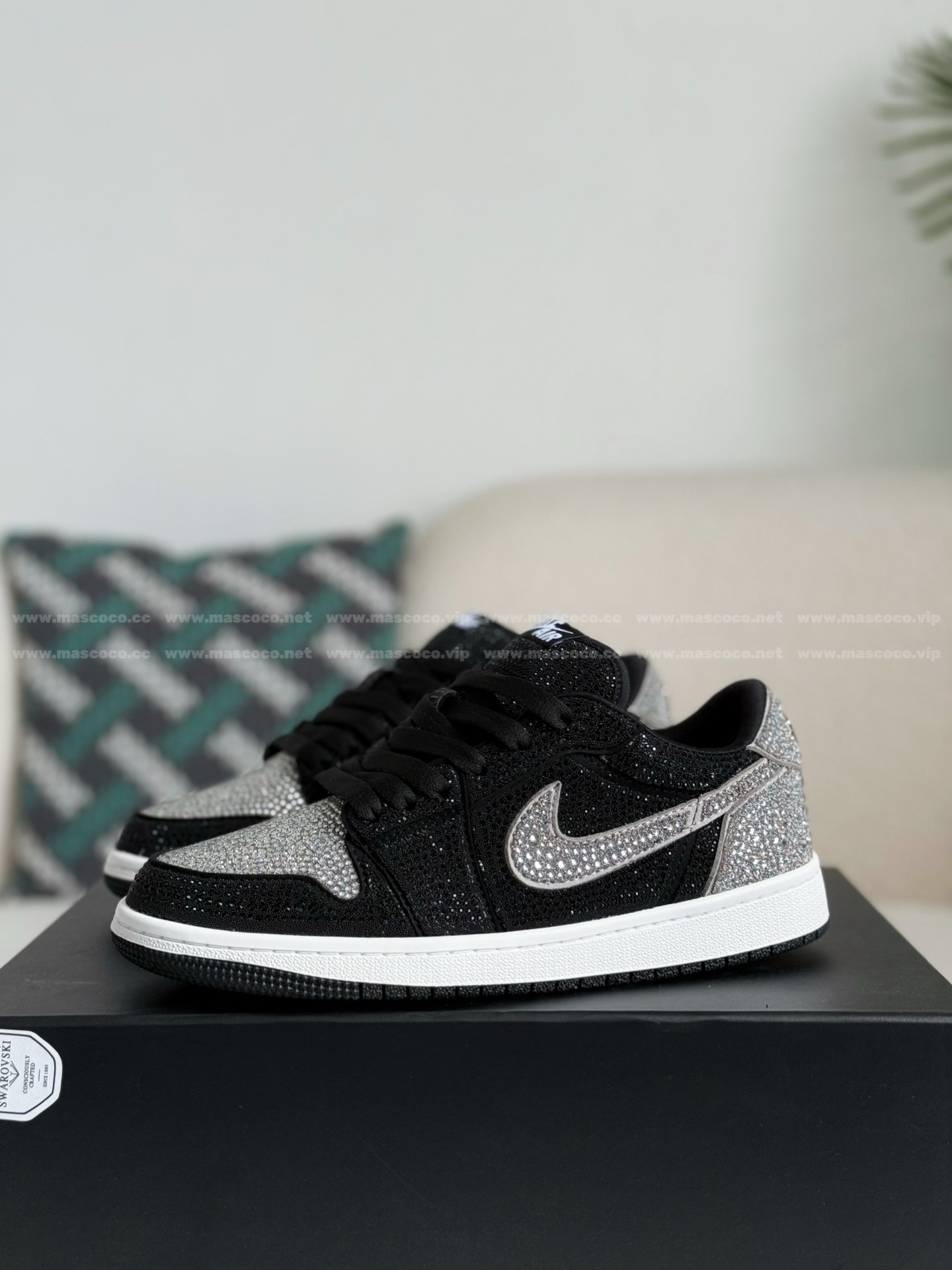「#4531」Jordan 1 Hand-Set Rhinestones Low Sneakers