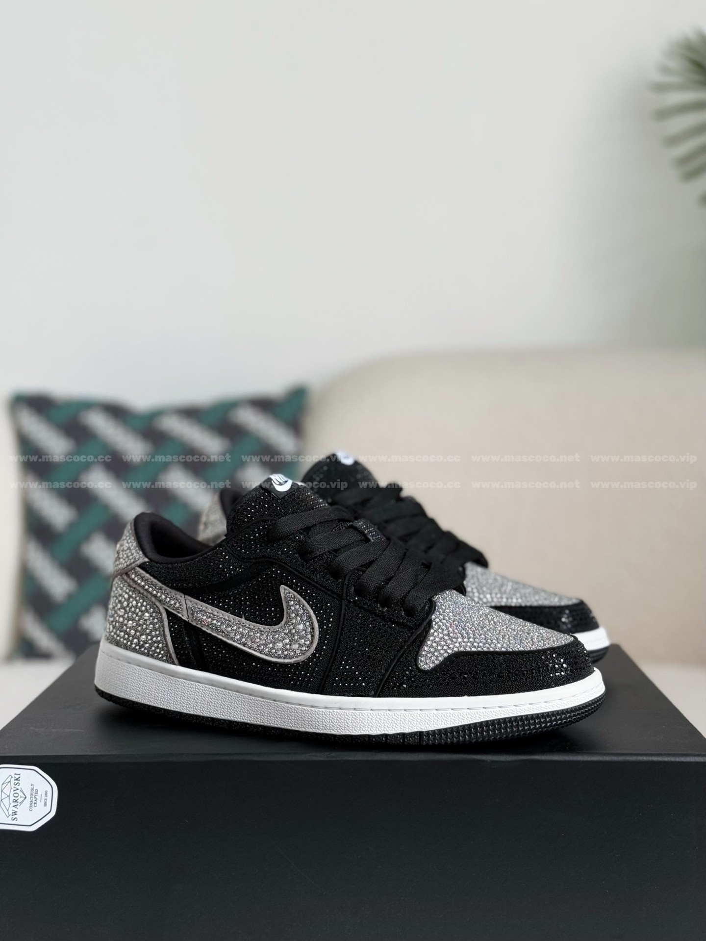 「#4531」Jordan 1 Hand-Set Rhinestones Low Sneakers - Image 2