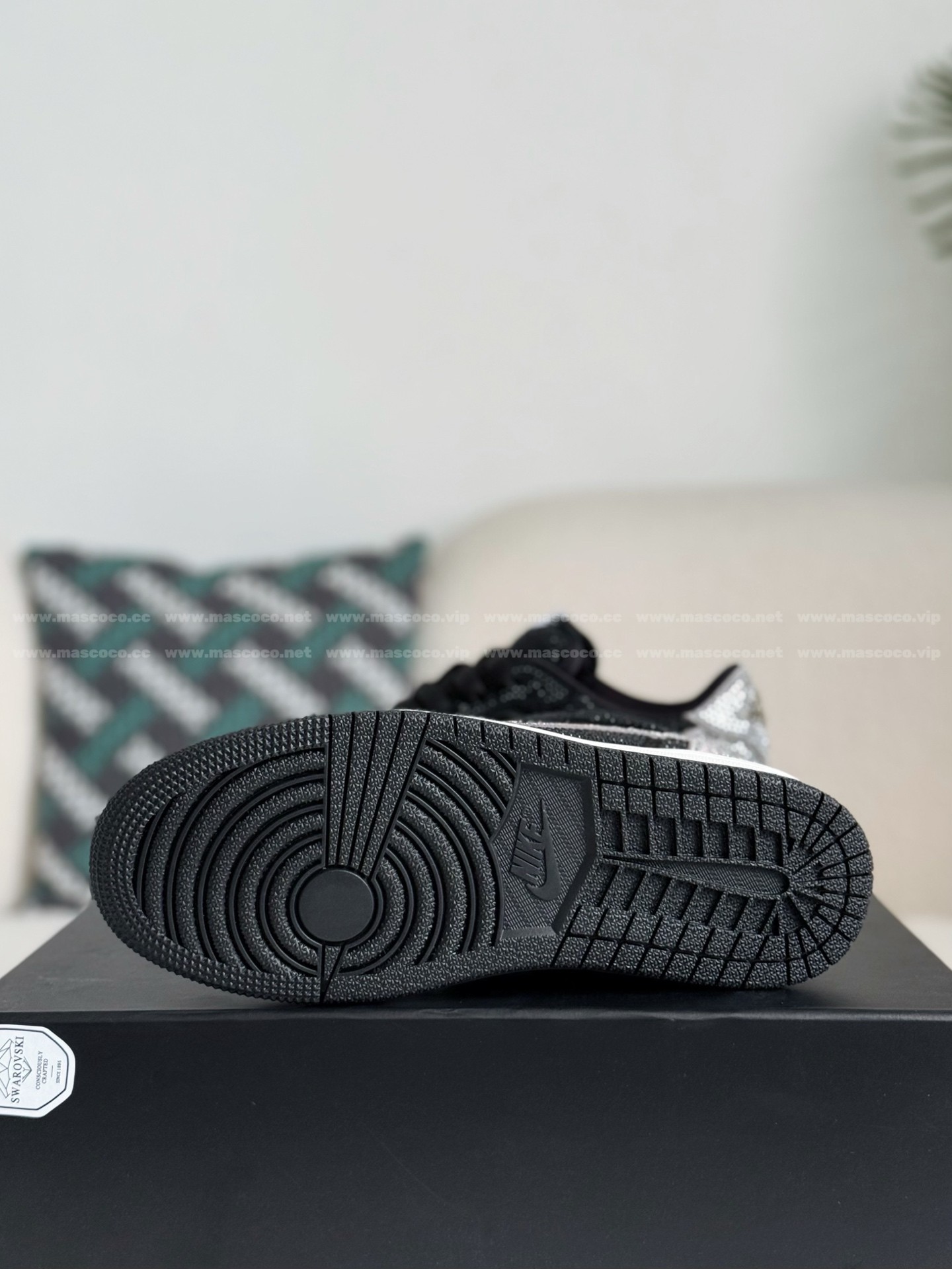 「#4531」Jordan 1 Hand-Set Rhinestones Low Sneakers - Image 5