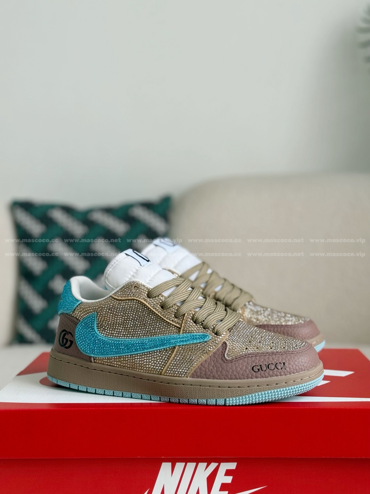 「#4532」Jordan 1 x Gucci Hand-Set Rhinestones Low Sneakers - Image 2