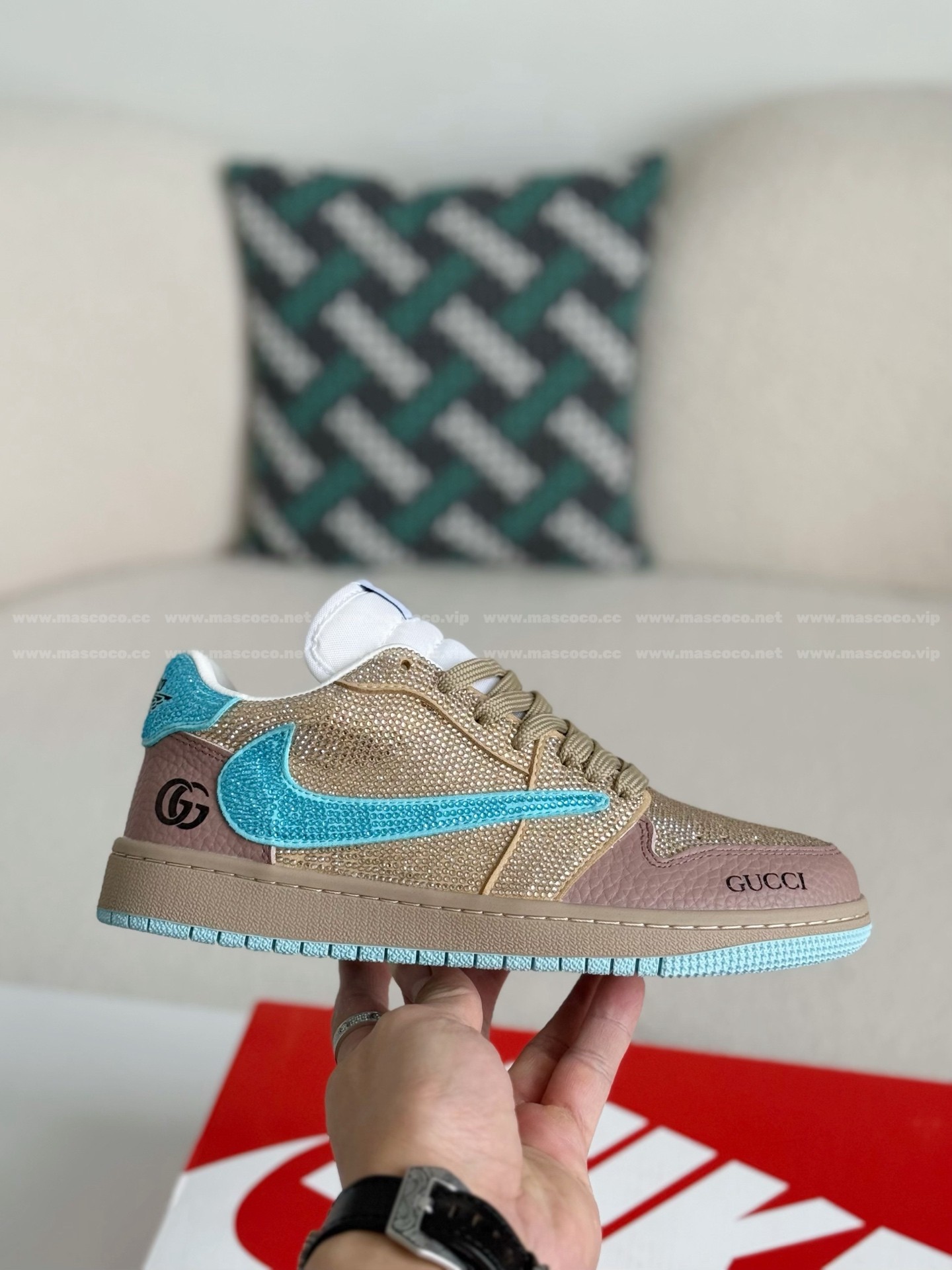 「#4532」Jordan 1 x Gucci Hand-Set Rhinestones Low Sneakers - Image 6