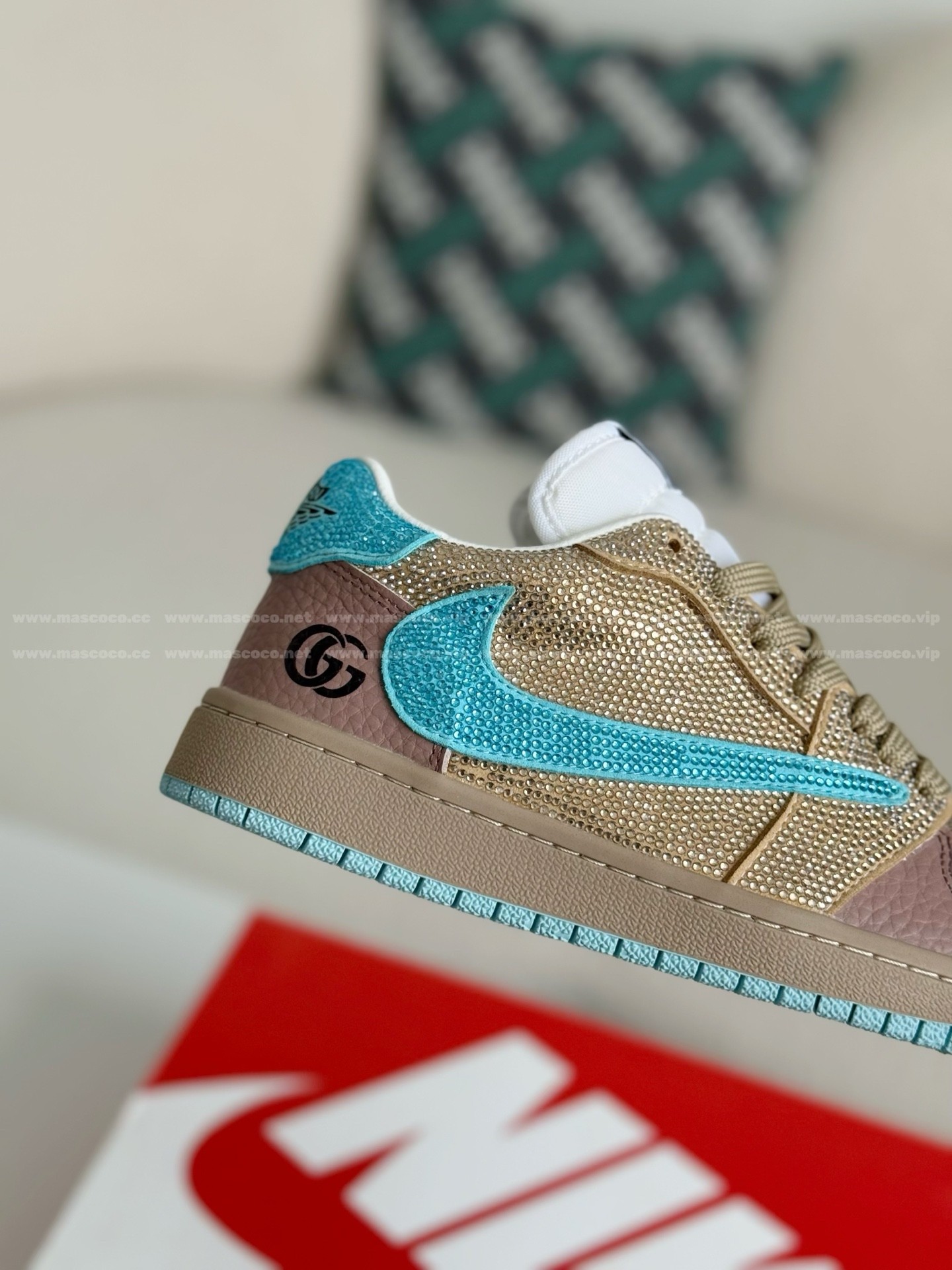 「#4532」Jordan 1 x Gucci Hand-Set Rhinestones Low Sneakers - Image 7