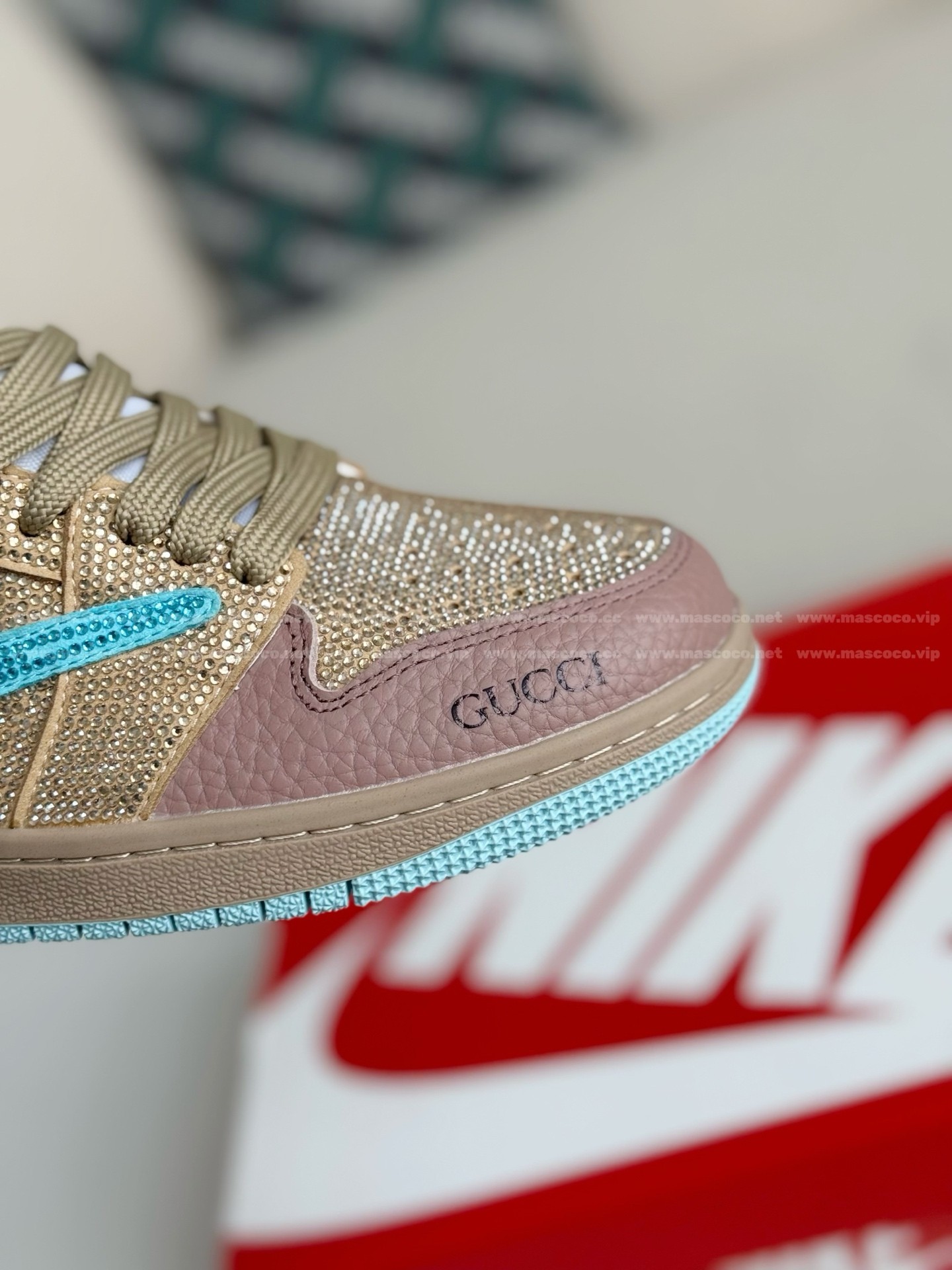 「#4532」Jordan 1 x Gucci Hand-Set Rhinestones Low Sneakers - Image 8